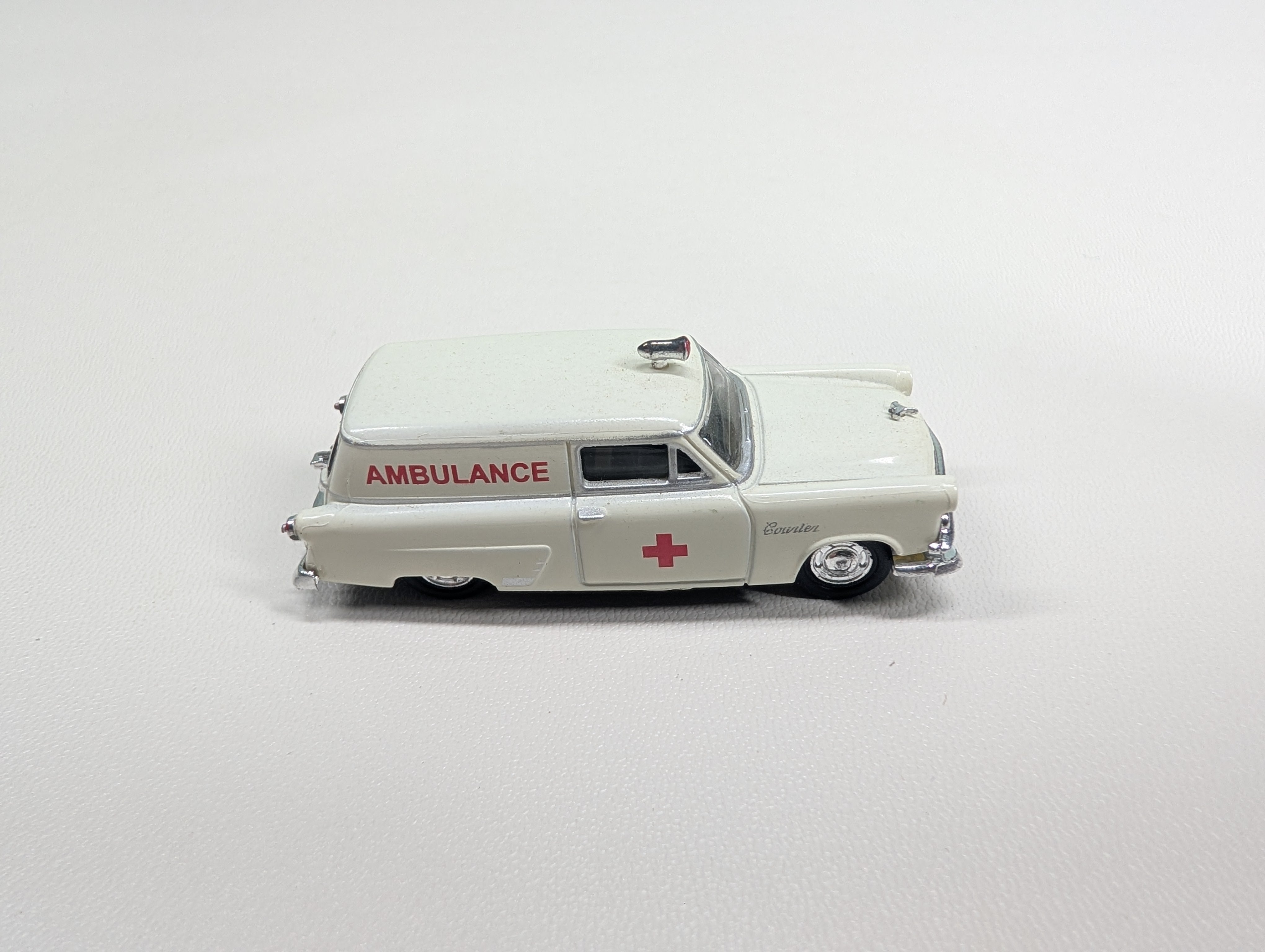 USED Classic Metal Works HO Scale 1953 Ford Courier Sedan Delivery Ambulance
