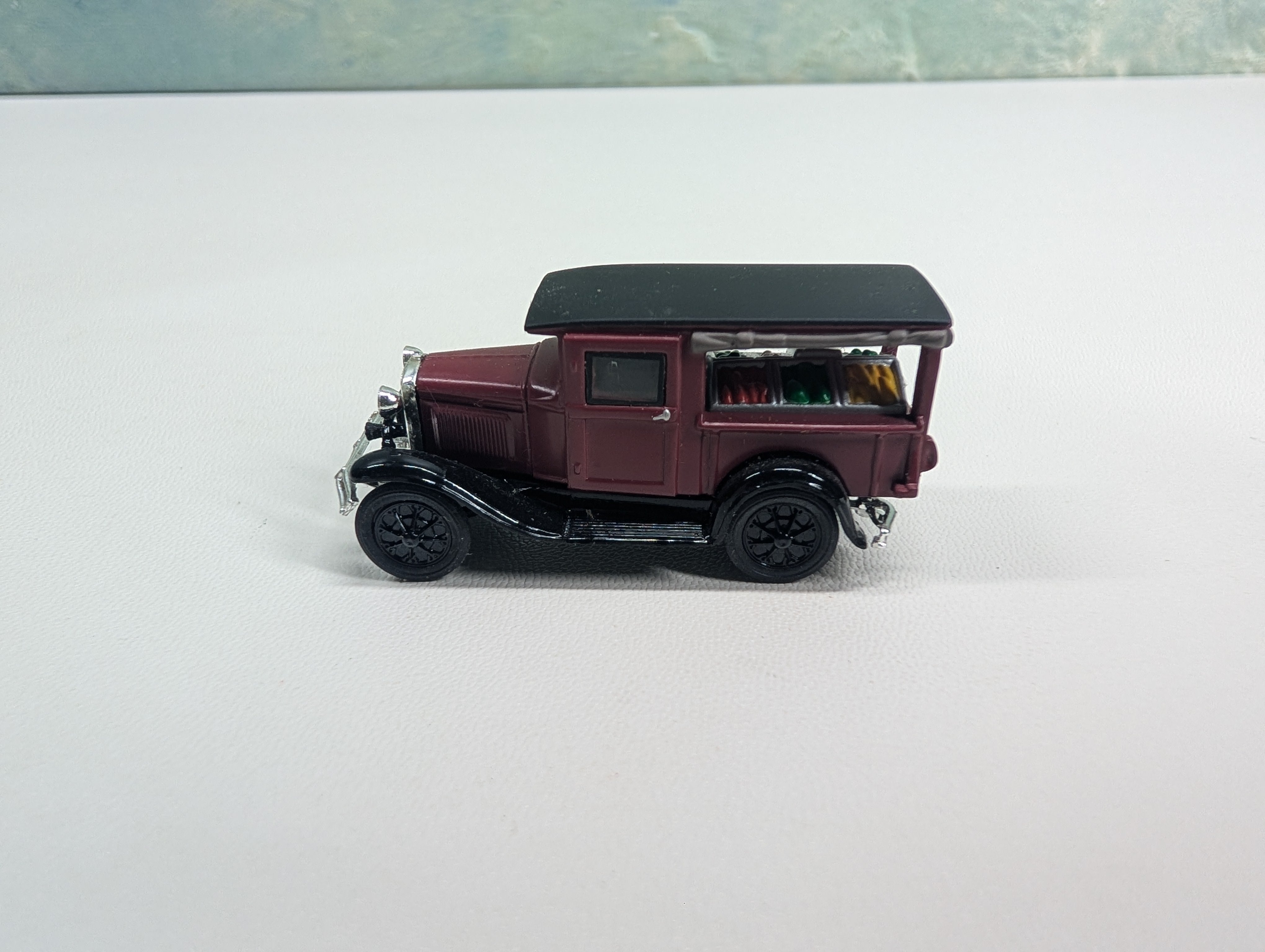 USED Athearn HO Scale Ford Produce Truck, Burgundy