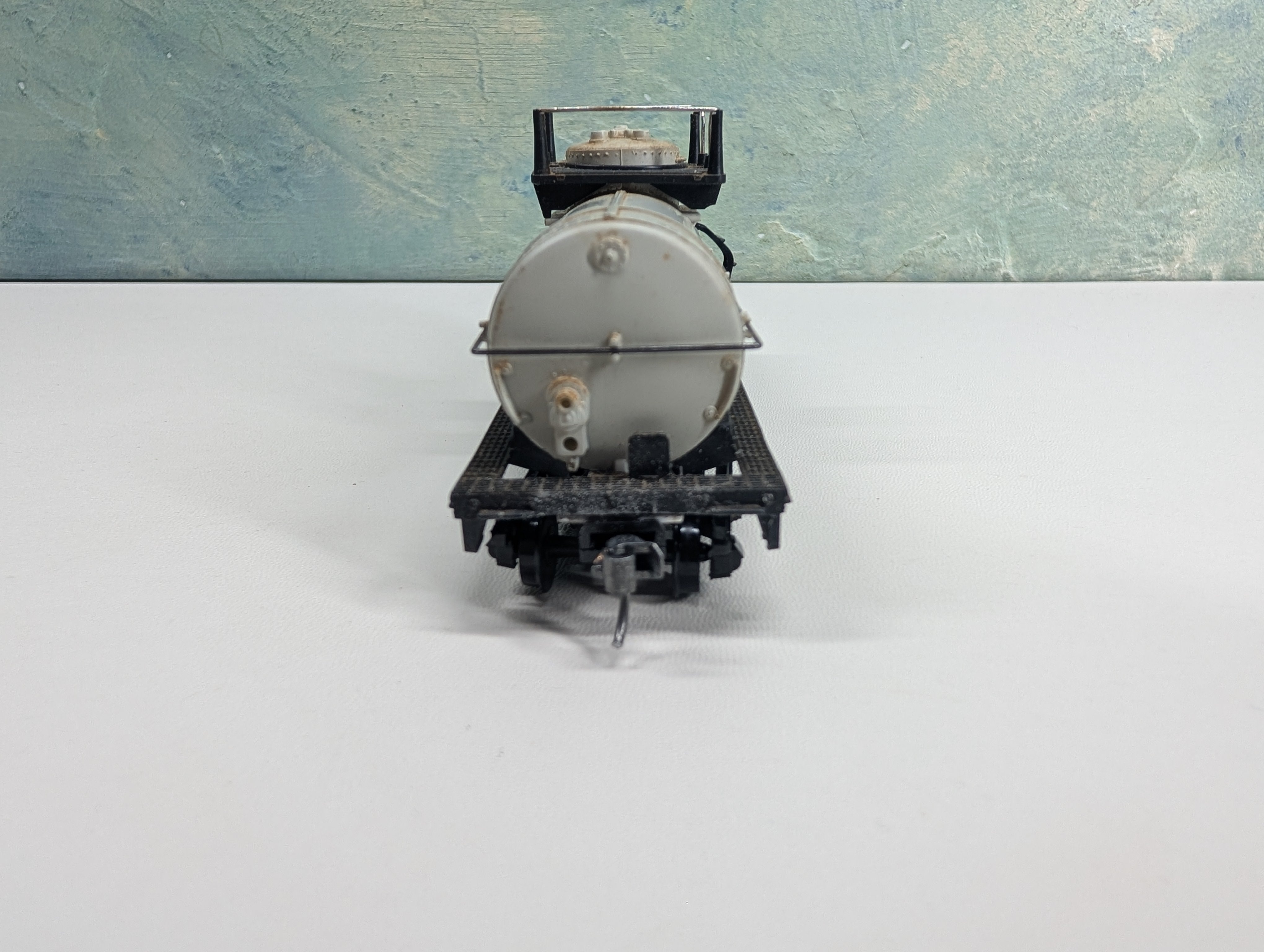 USED Tyco HO Scale Single Dome Tank Car Diamond Chemicals #74425
