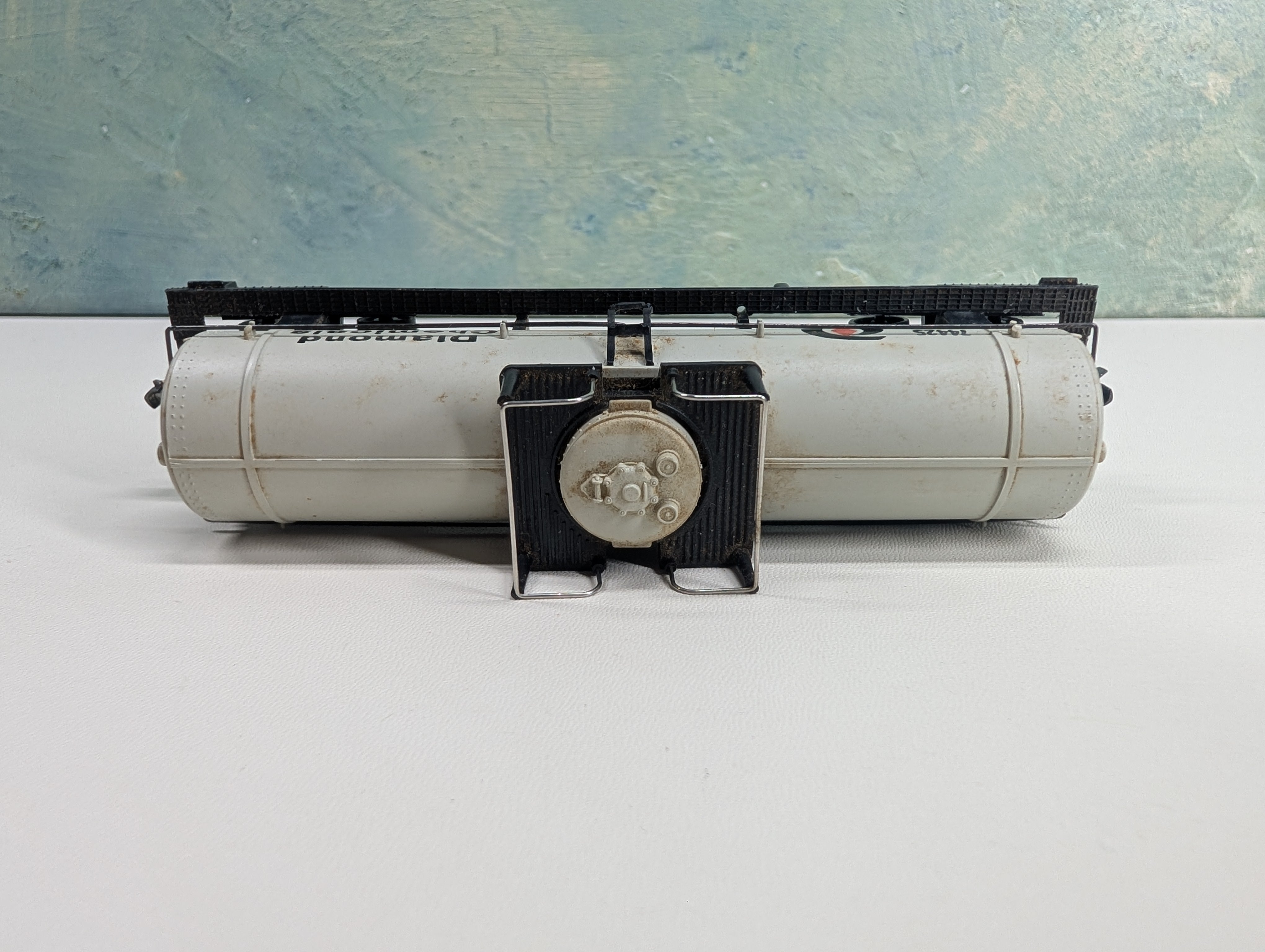 USED Tyco HO Scale Single Dome Tank Car Diamond Chemicals #74425
