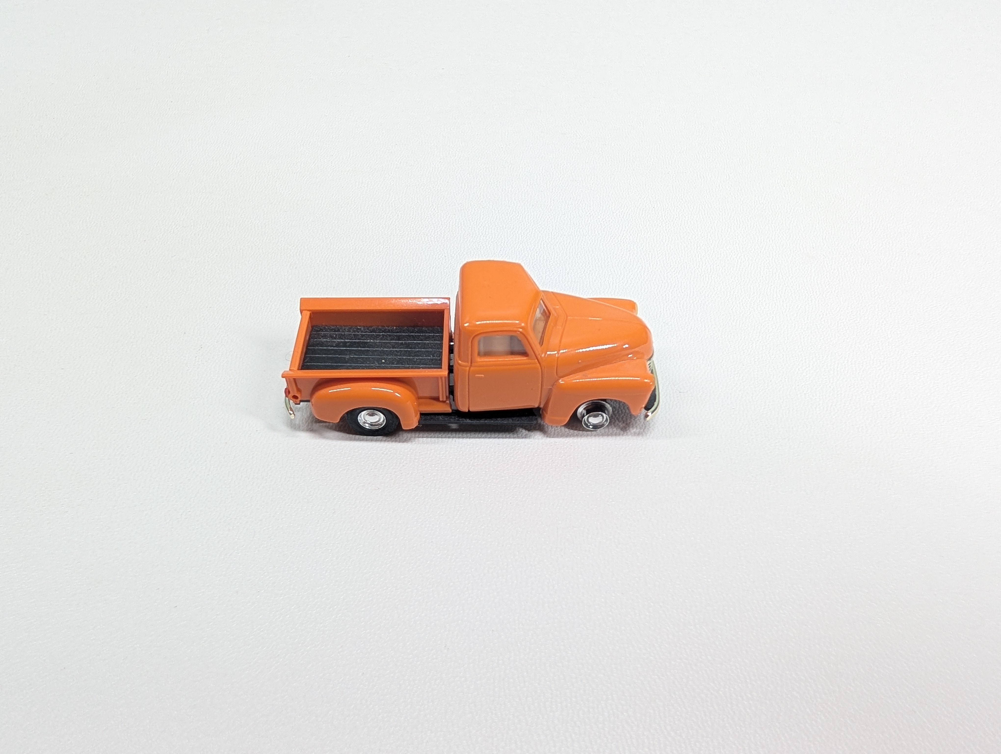 USED Busch HO Scale 1950 Chevy Pick-Up Truck, Orange