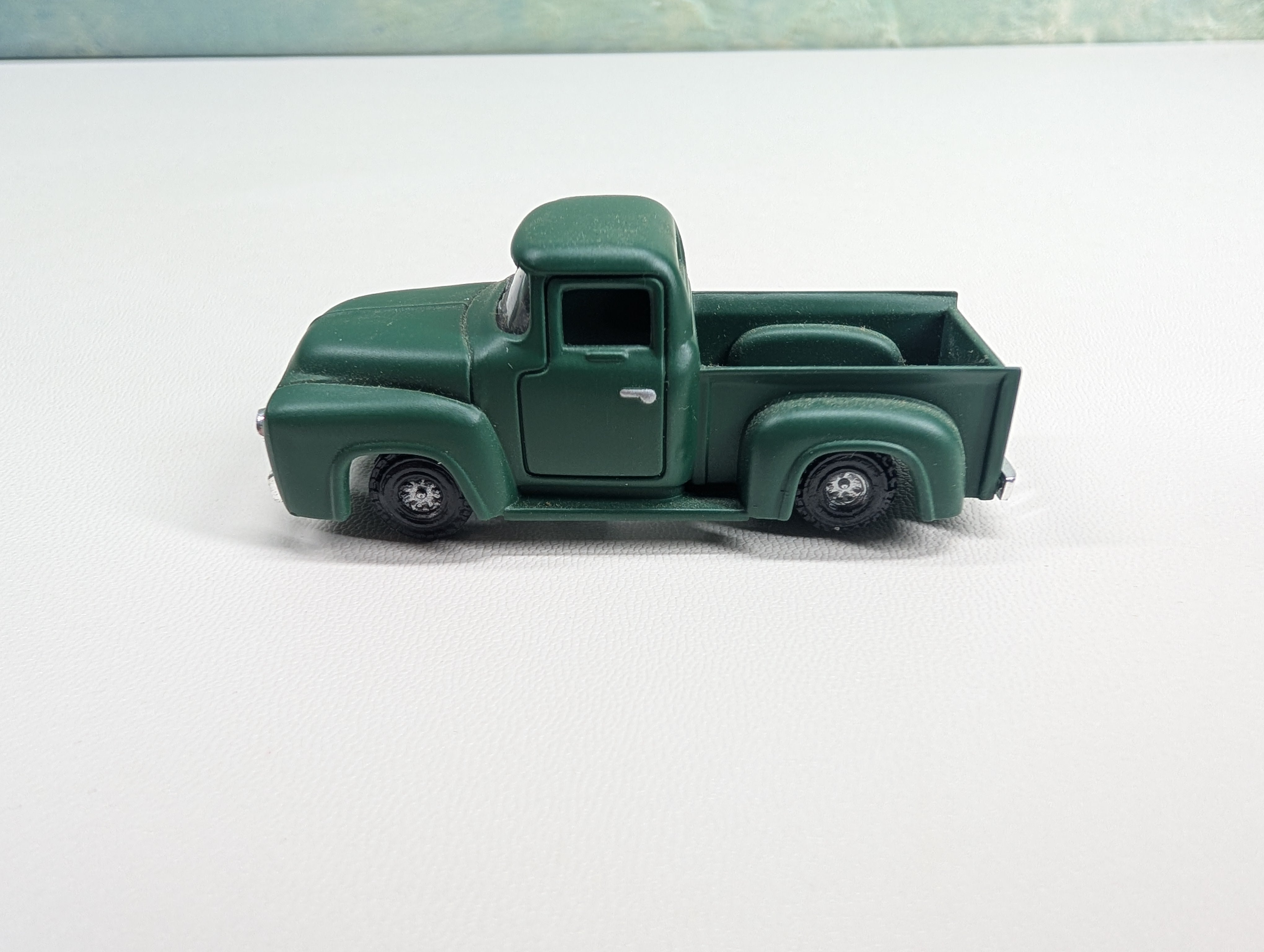 USED HO Scale Green Pick-Up Truck