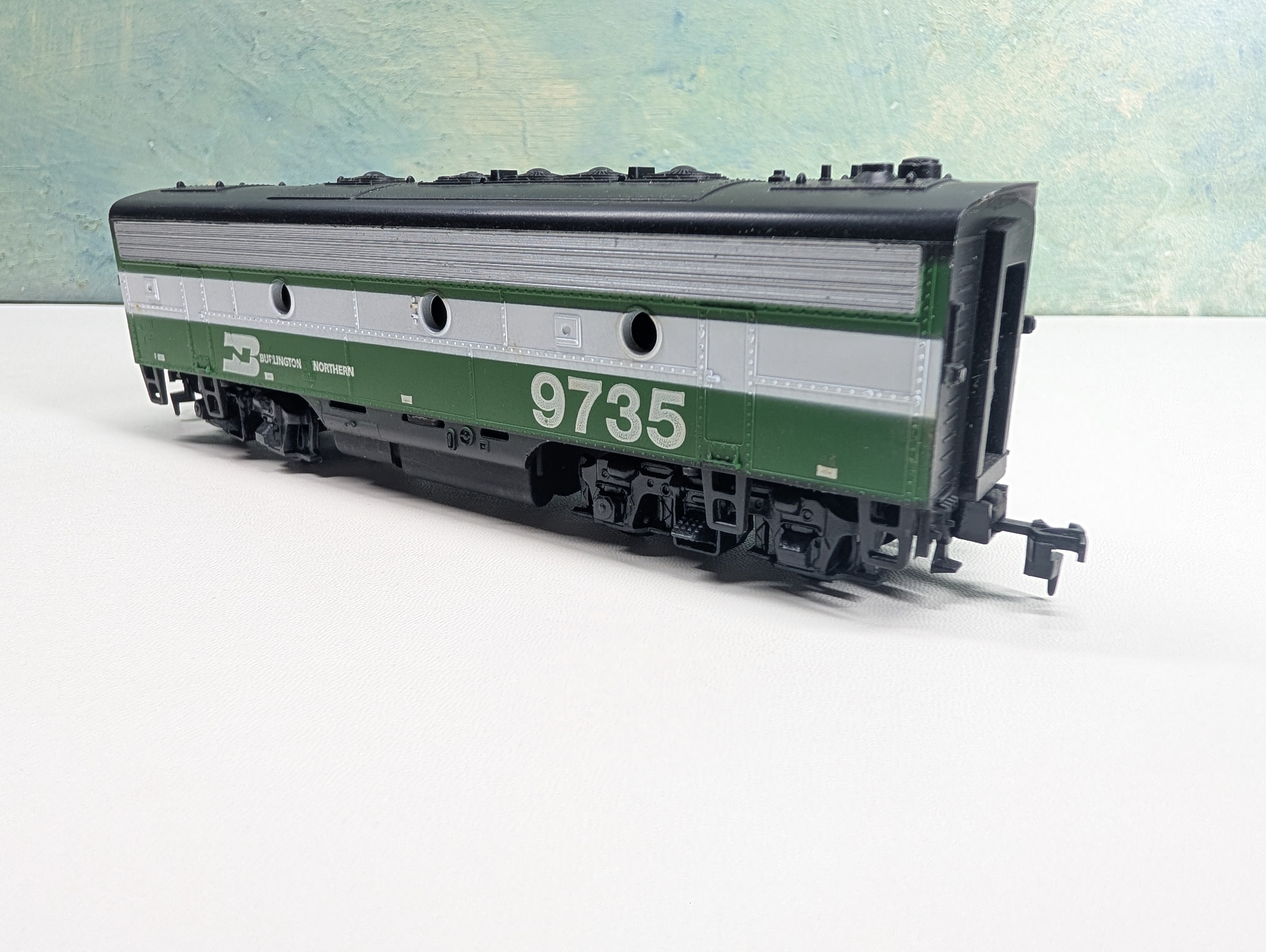 USED Athearn HO Scale F7B Diesel Locomotive Burlington Northern BN #9735 Unpowered