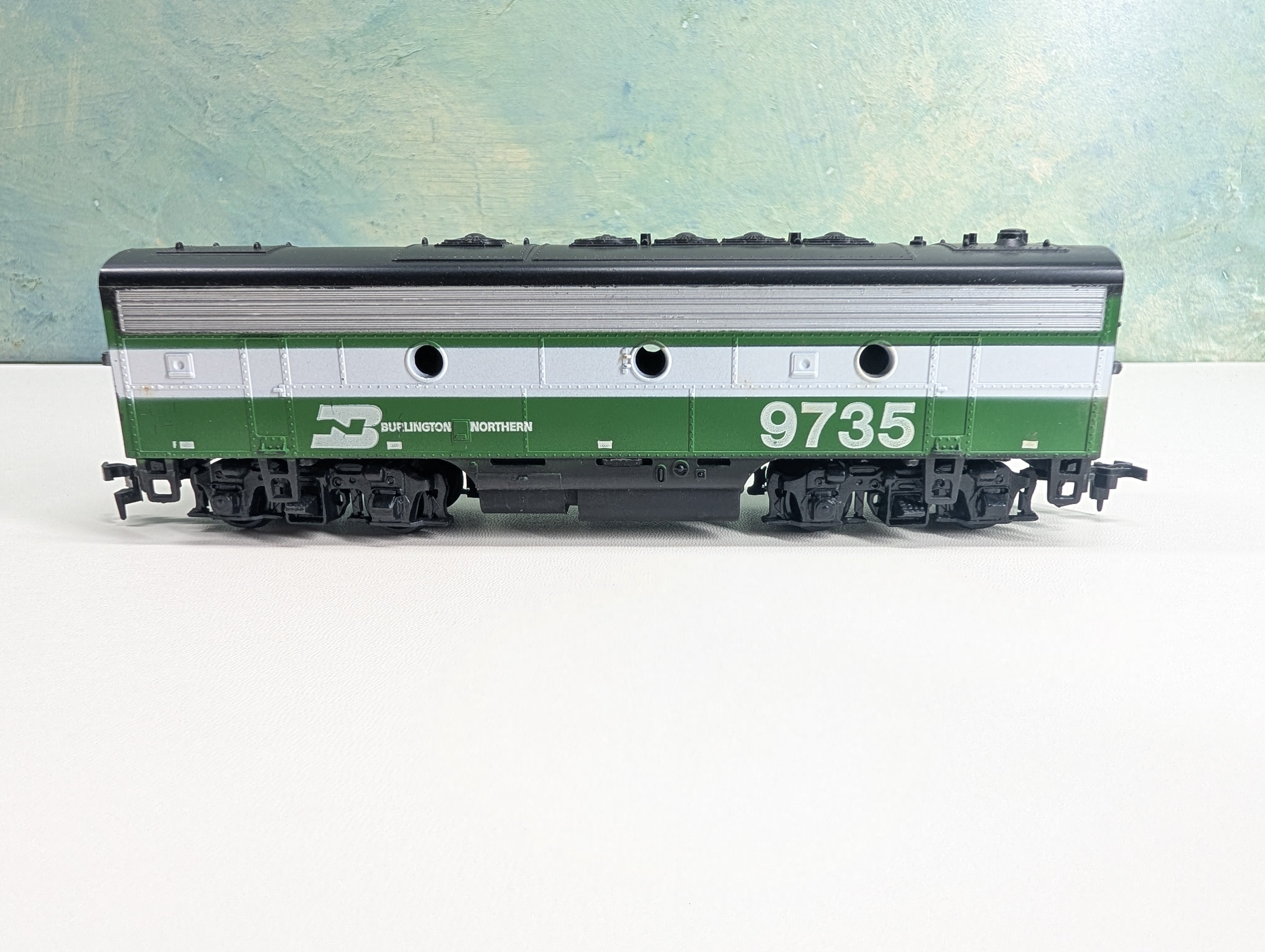 USED Athearn HO Scale F7B Diesel Locomotive Burlington Northern BN #9735 Unpowered