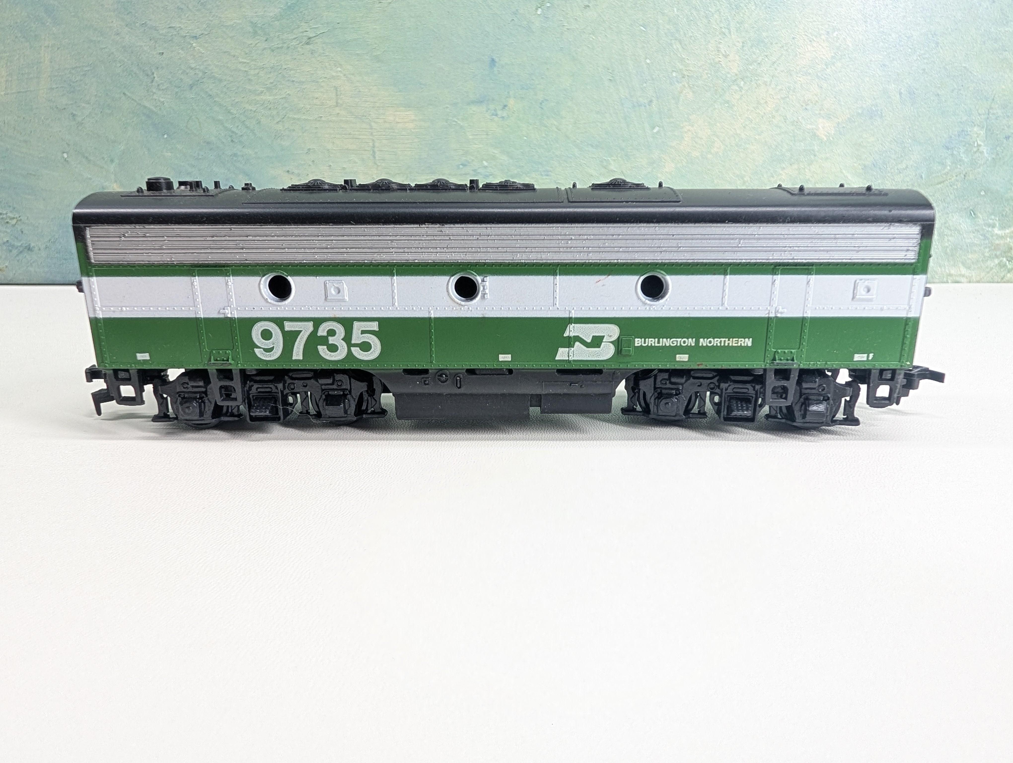USED Athearn HO Scale F7B Diesel Locomotive Burlington Northern BN #9735 Unpowered