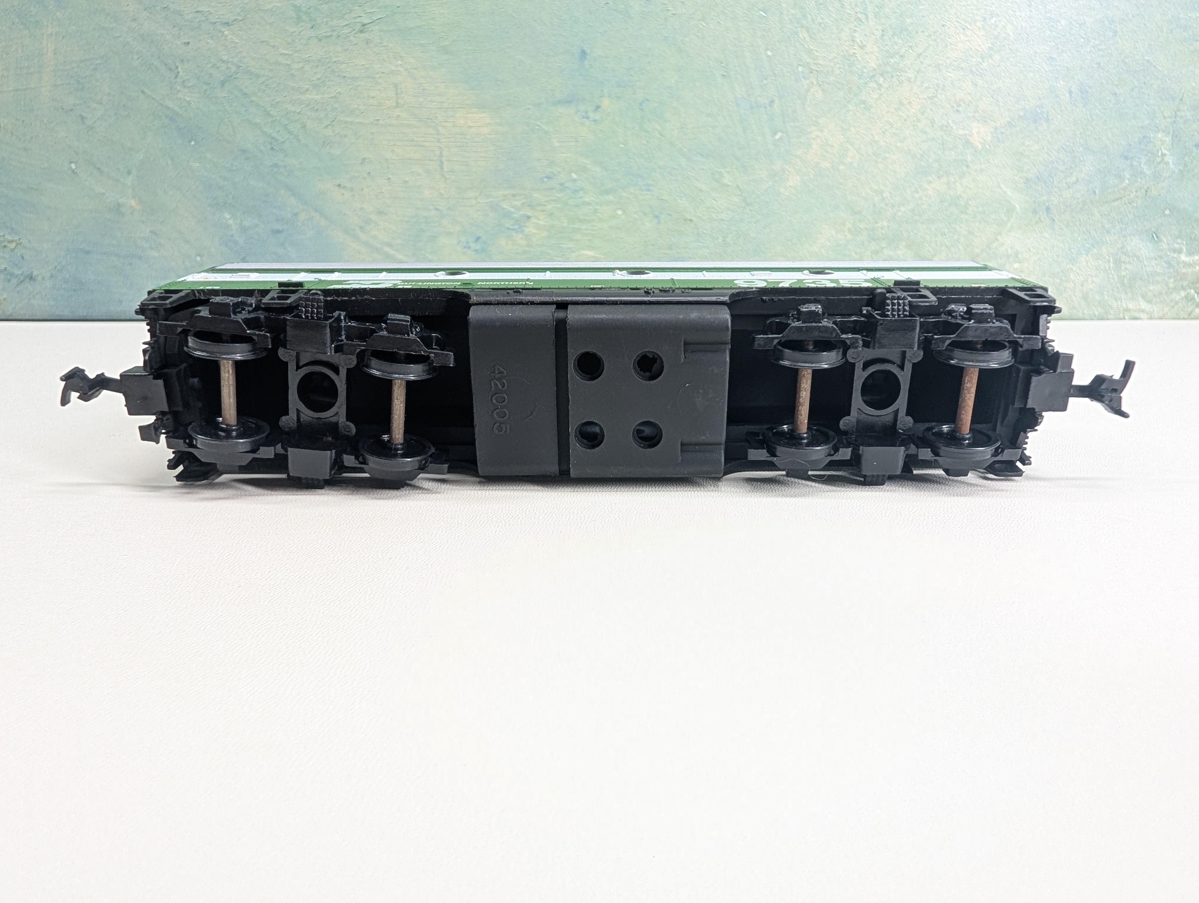 USED Athearn HO Scale F7B Diesel Locomotive Burlington Northern BN #9735 Unpowered