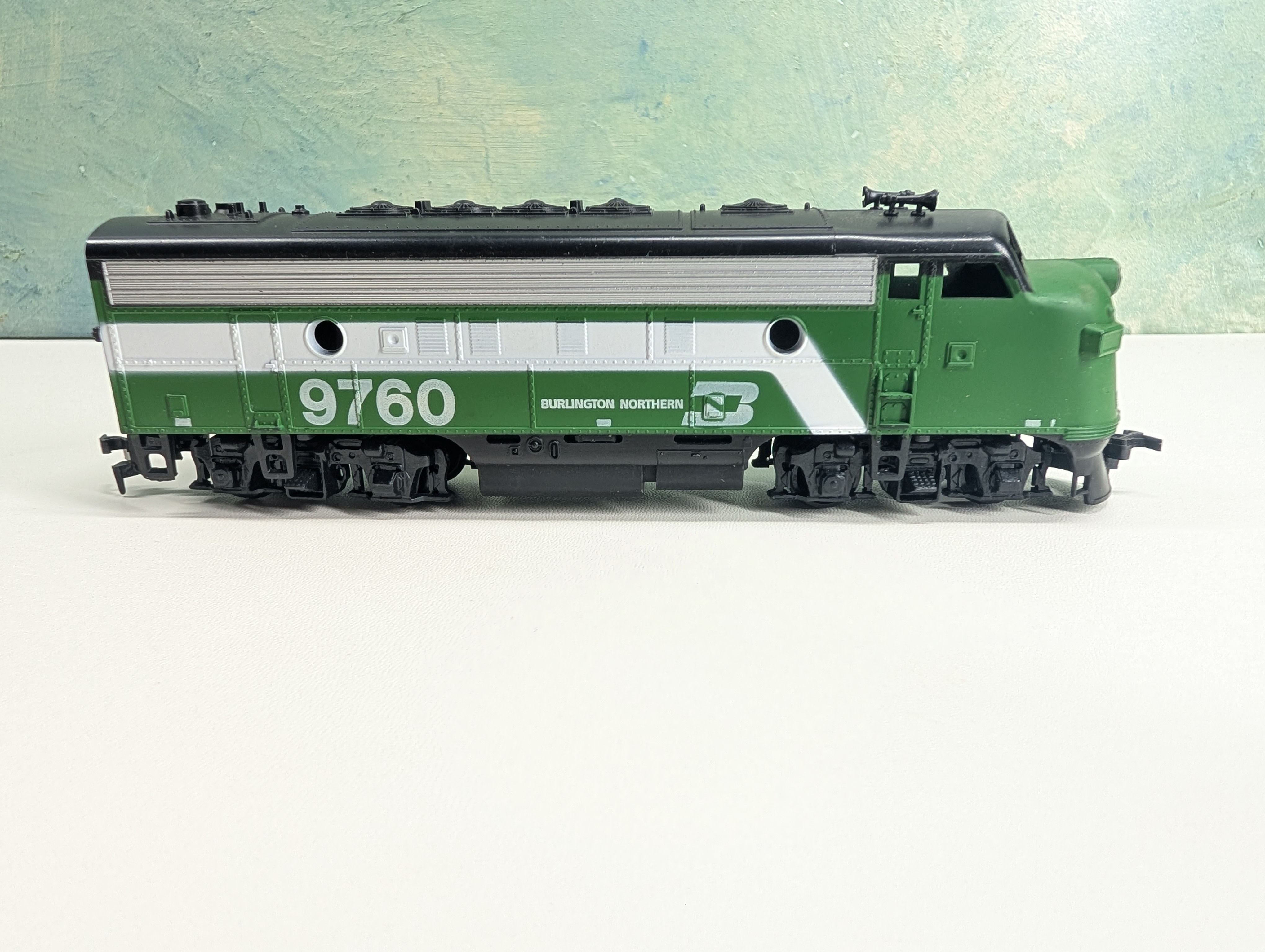 USED Athearn HO Scale F7A Diesel Locomotive Burlington Northern BN #9760 Unpowered