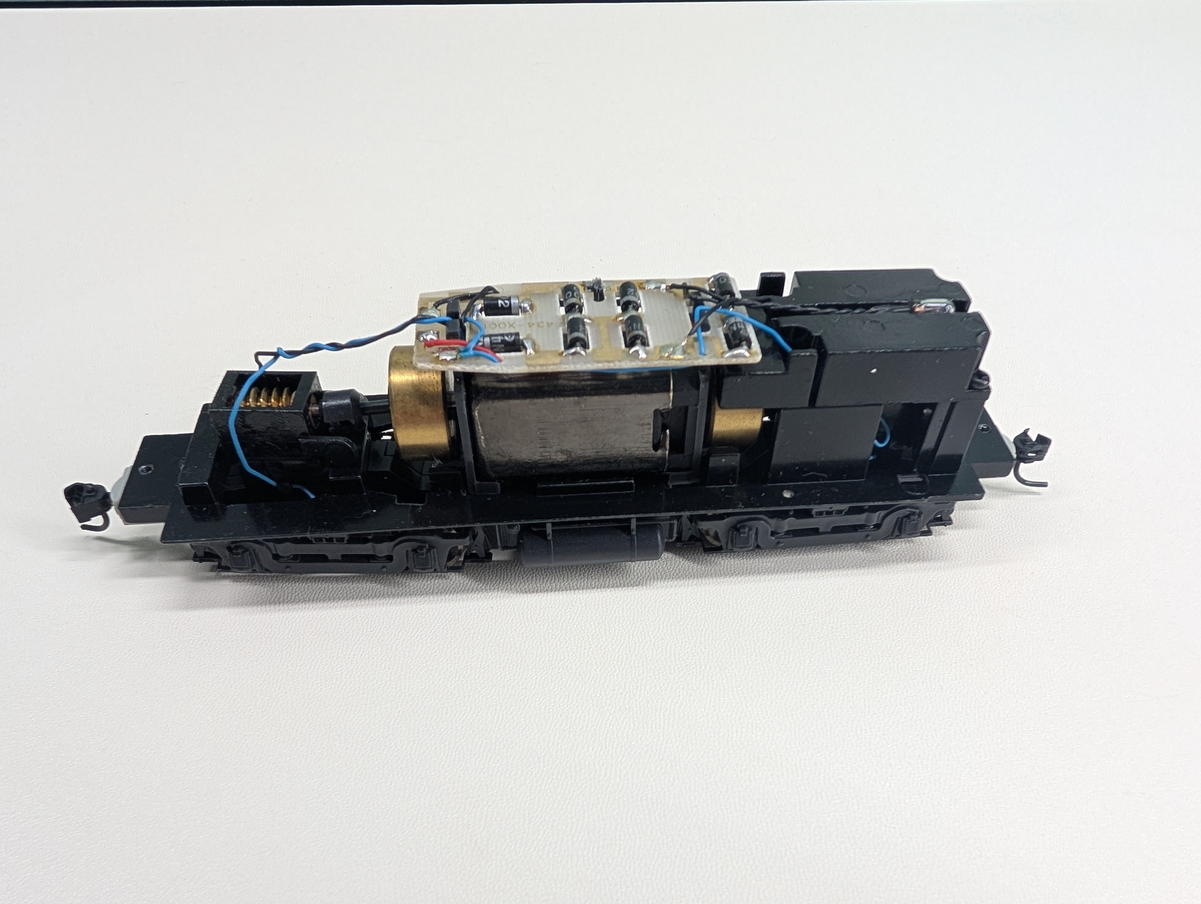 USED Life-Like 30073 HO Scale Proto 2000 SW8/900/600 Switcher Diesel Locomotive Chassis Only Runs Great! DC