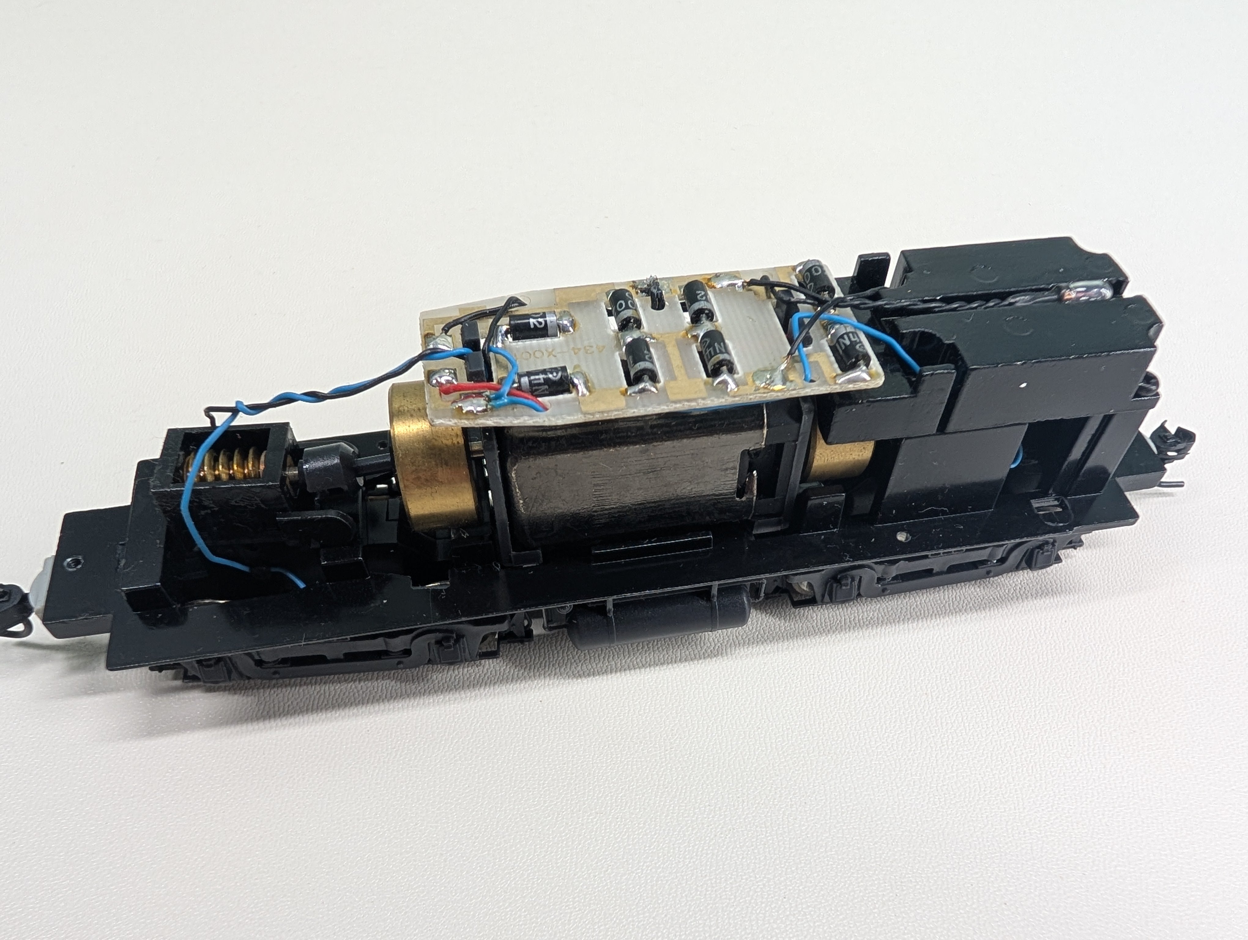 USED Life-Like 30073 HO Scale Proto 2000 SW8/900/600 Switcher Diesel Locomotive Chassis Only Runs Great! DC