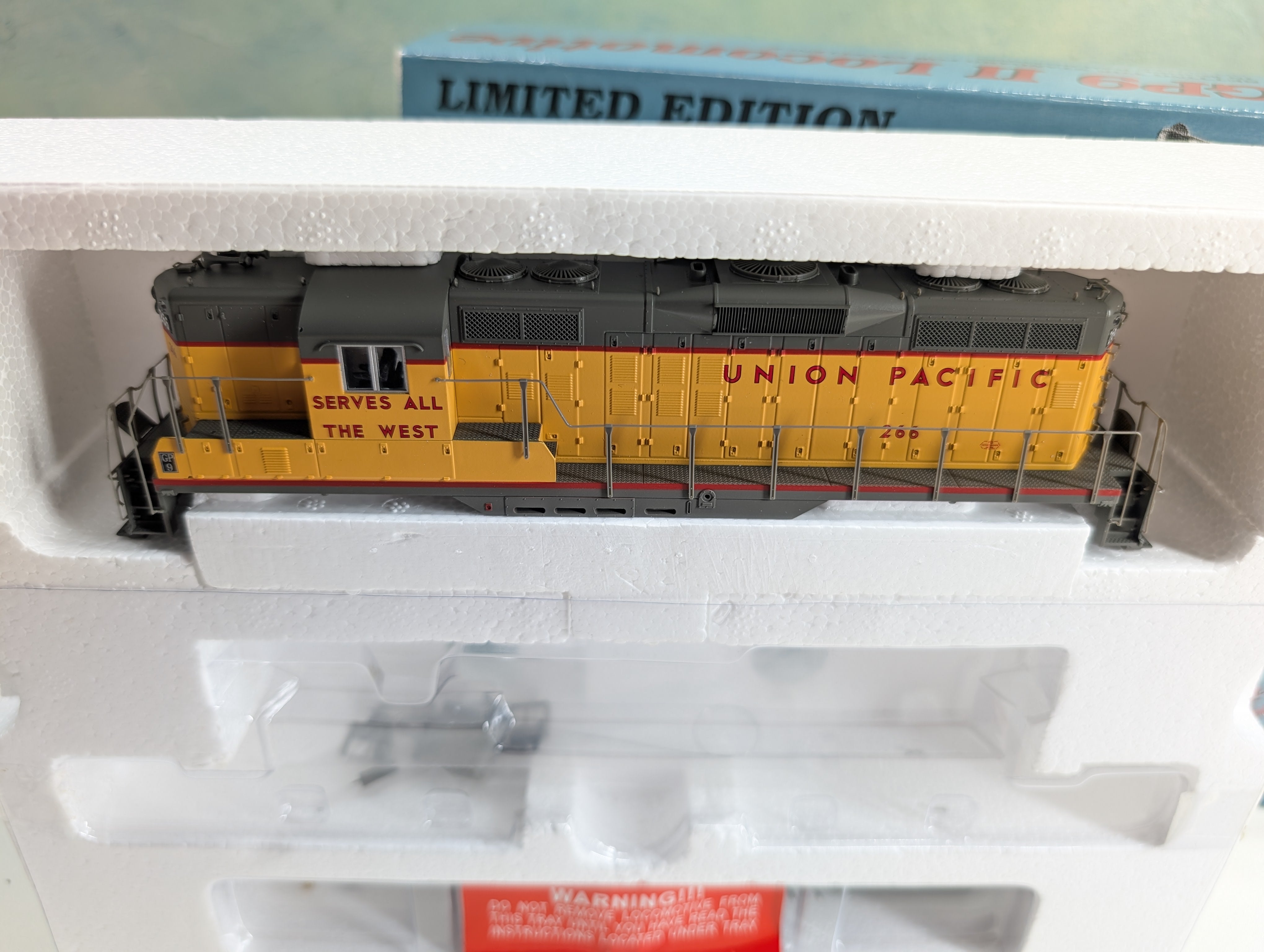 USED Life-Like 23622 HO Scale GP9 II Diesel Locomotive Shell Only Union Pacific UP #266