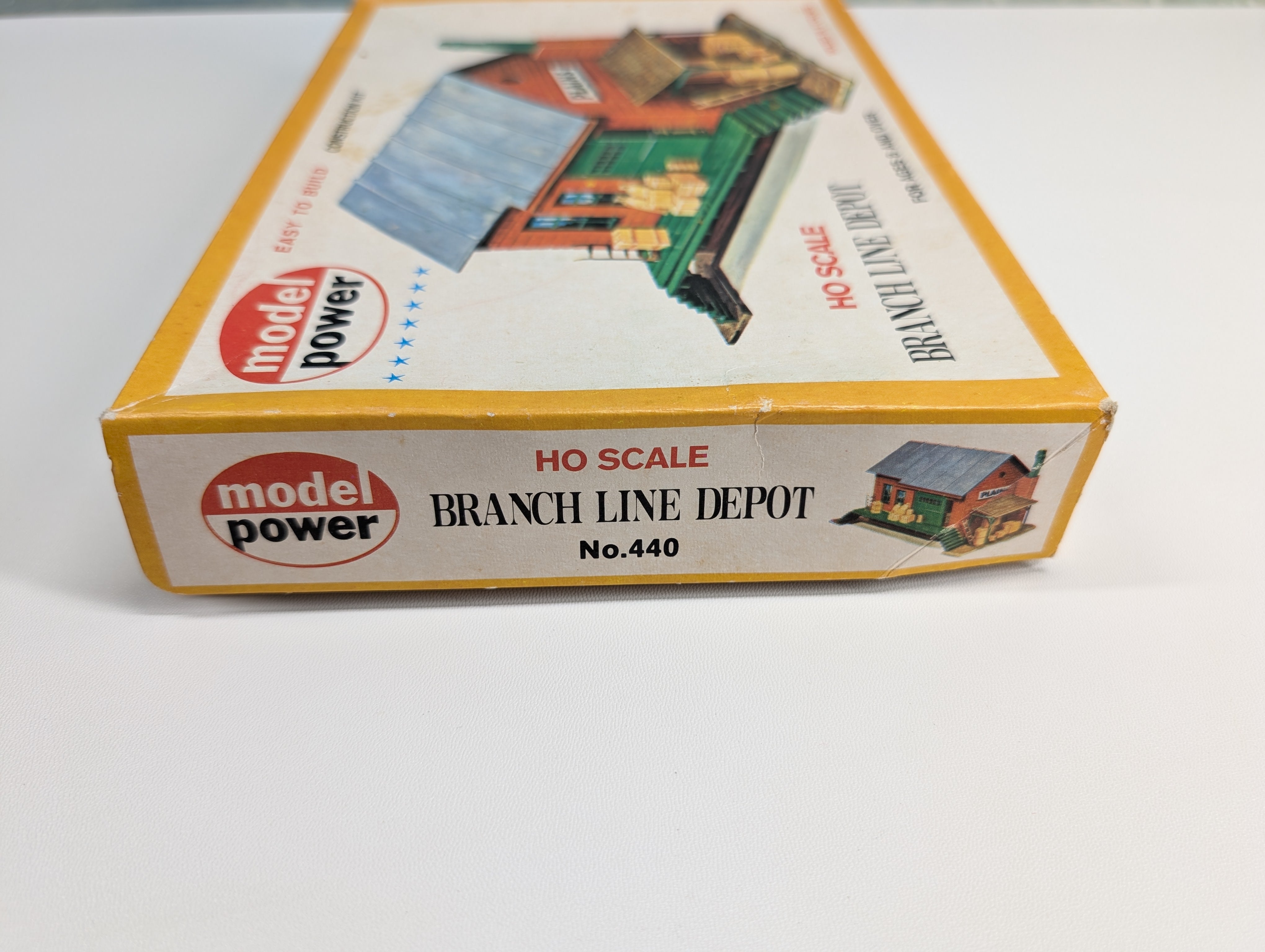 Model Power 440 HO Scale Branch Line Depot KIT