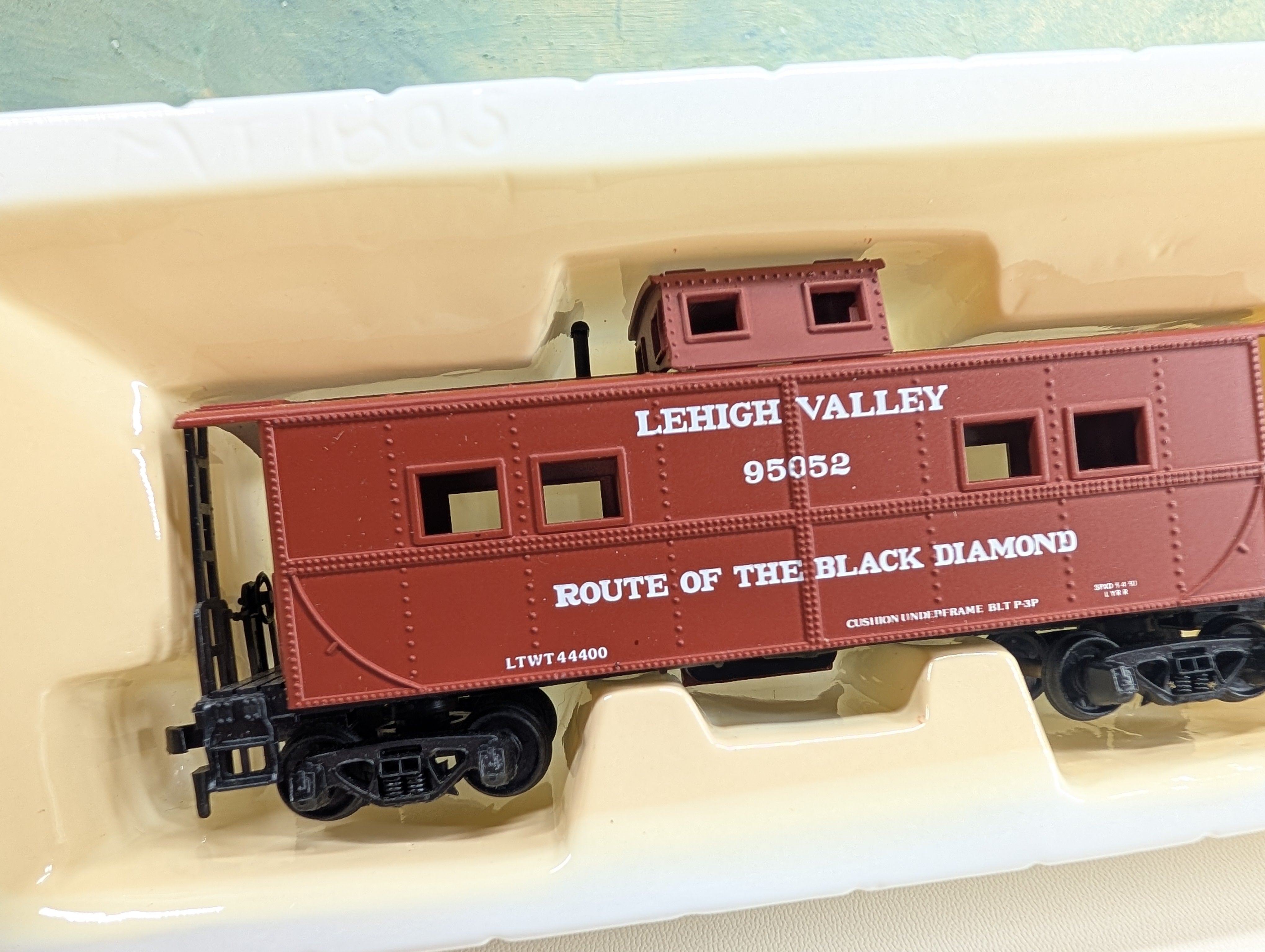 USED Mantua 726-027 HO Scale Heavy 36' Caboose Lehigh Valley #95052 Route of the Black Diamond