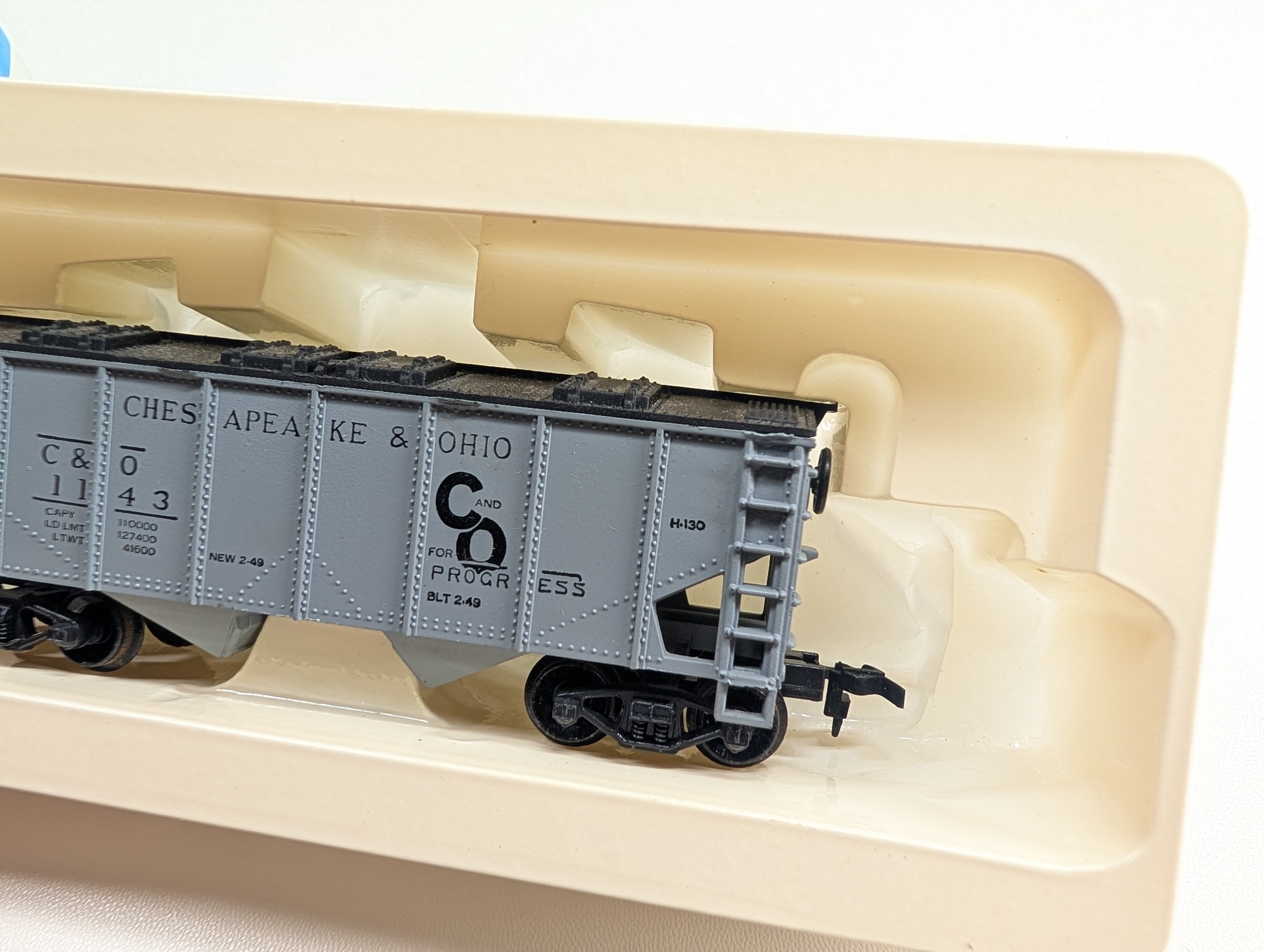 USED Life-Like HO Scale 2 Bay Hopper Chesapeake and Ohio C&O #1143