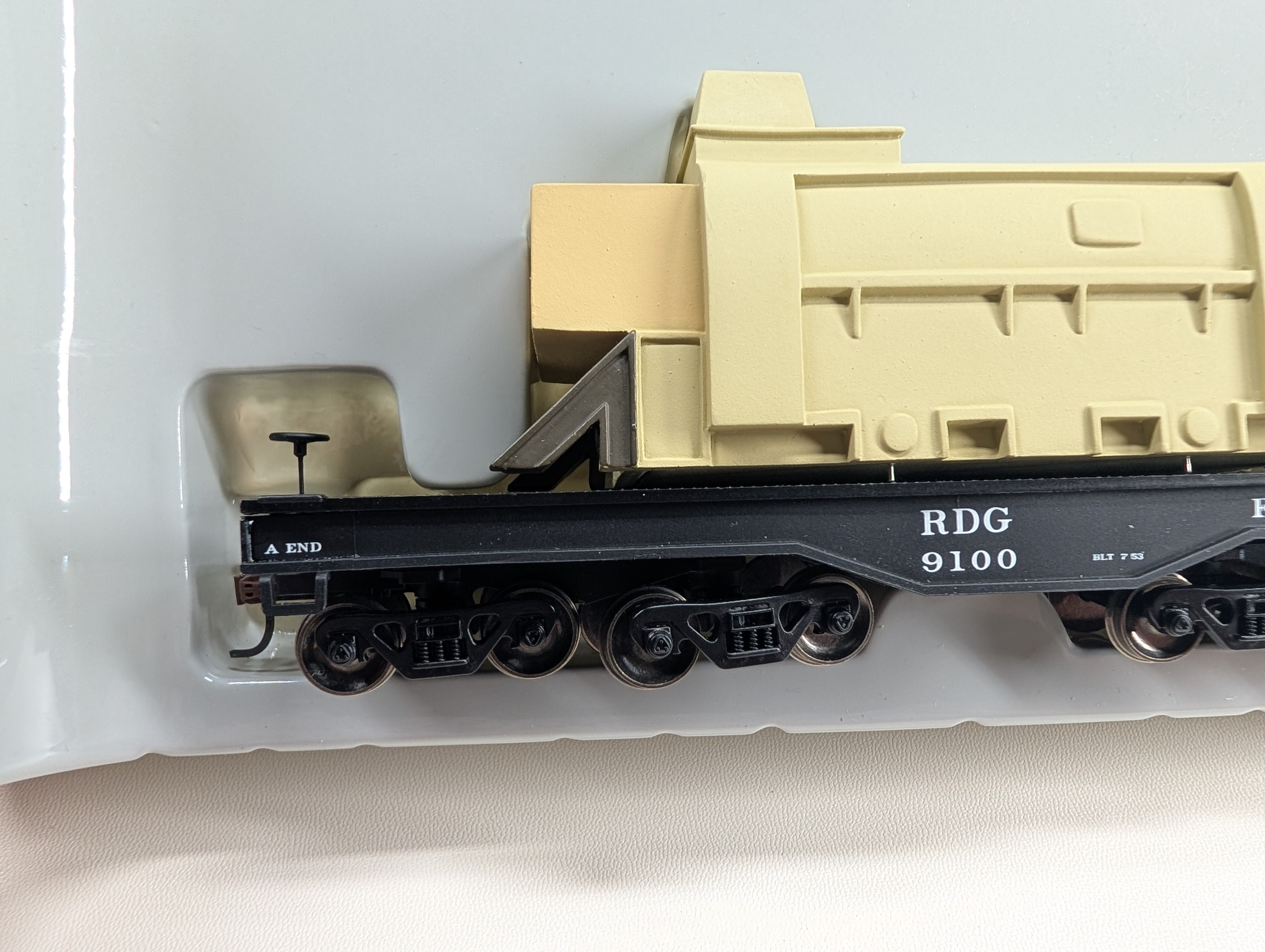 USED Athearn 92149 HO Scale Heavy Duty Flat Car w/ Load FMH Reading RDG #9100 Metal Wheels