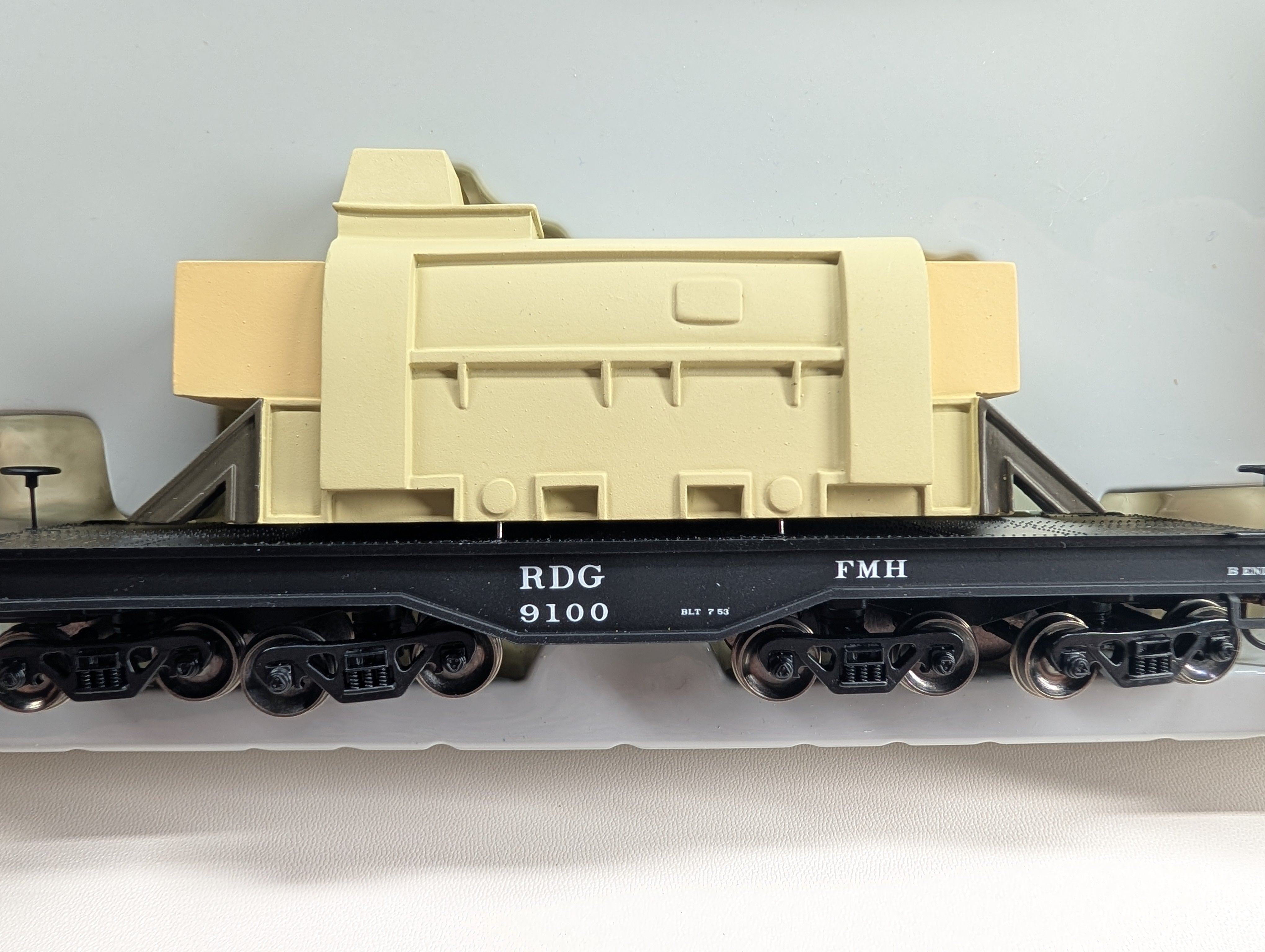 USED Athearn 92149 HO Scale Heavy Duty Flat Car w/ Load FMH Reading RDG #9100 Metal Wheels