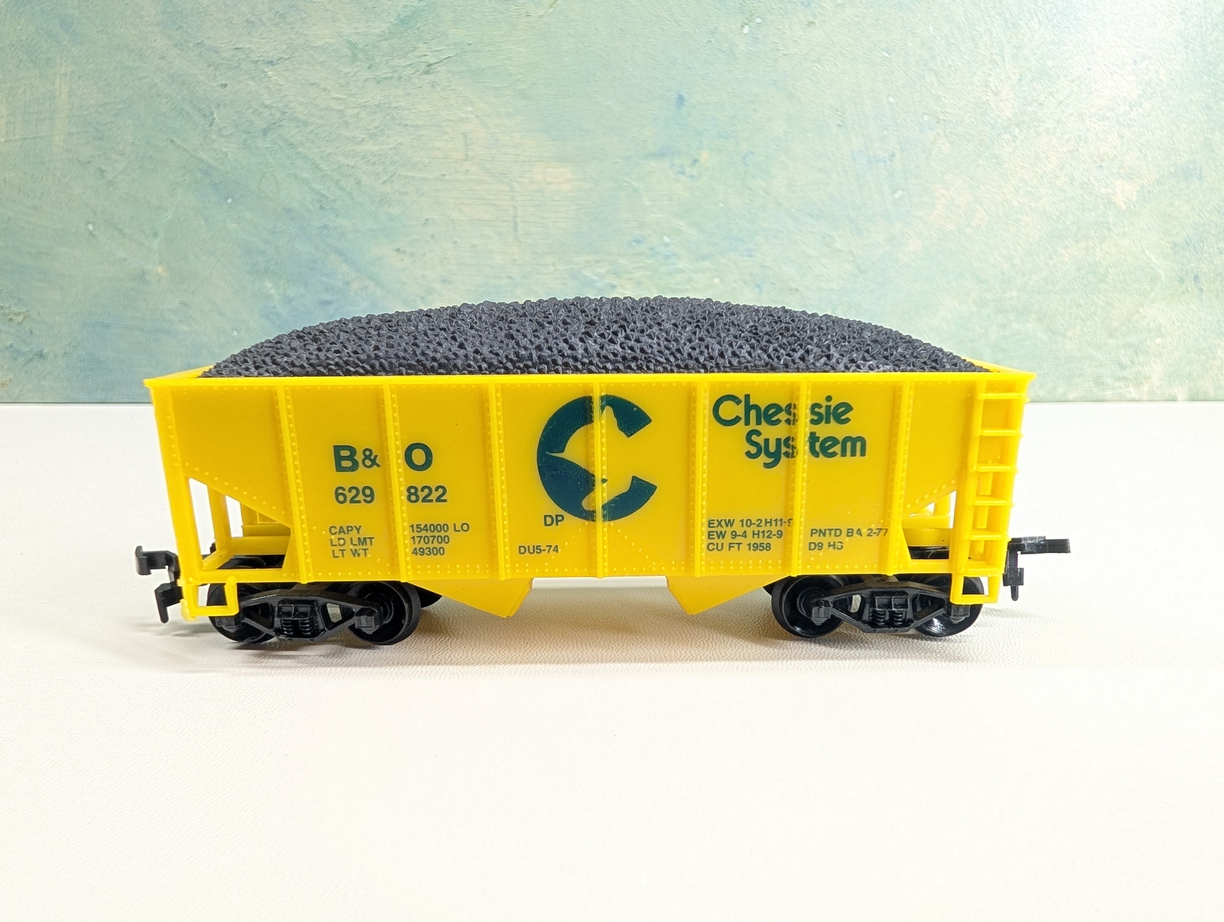 USED Life-Like 8520 HO Scale 2 Bay Hopper w/ Coal Load Chessie System B&O #629822