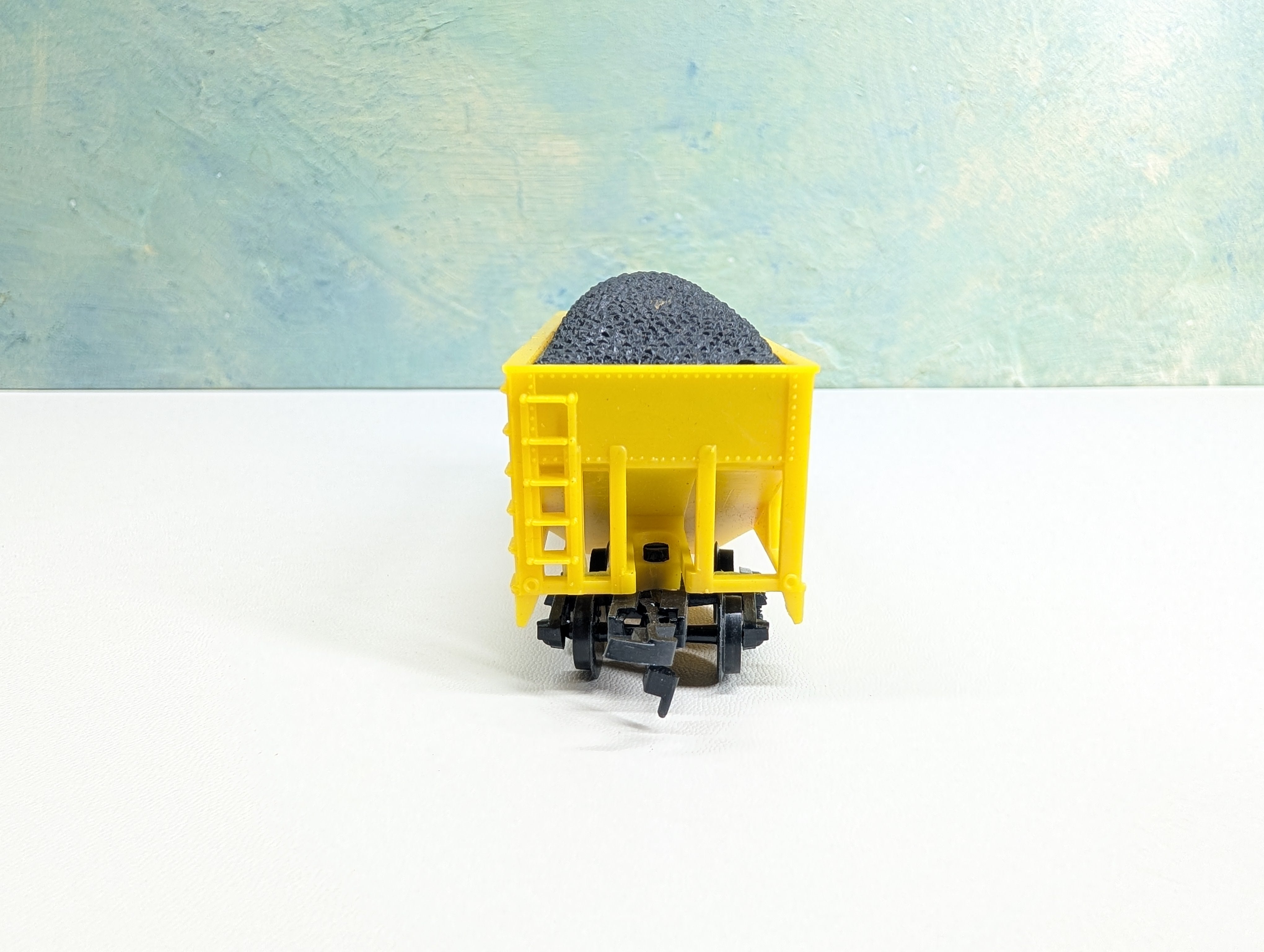 USED Life-Like 8520 HO Scale 2 Bay Hopper w/ Coal Load Chessie System B&O #629822