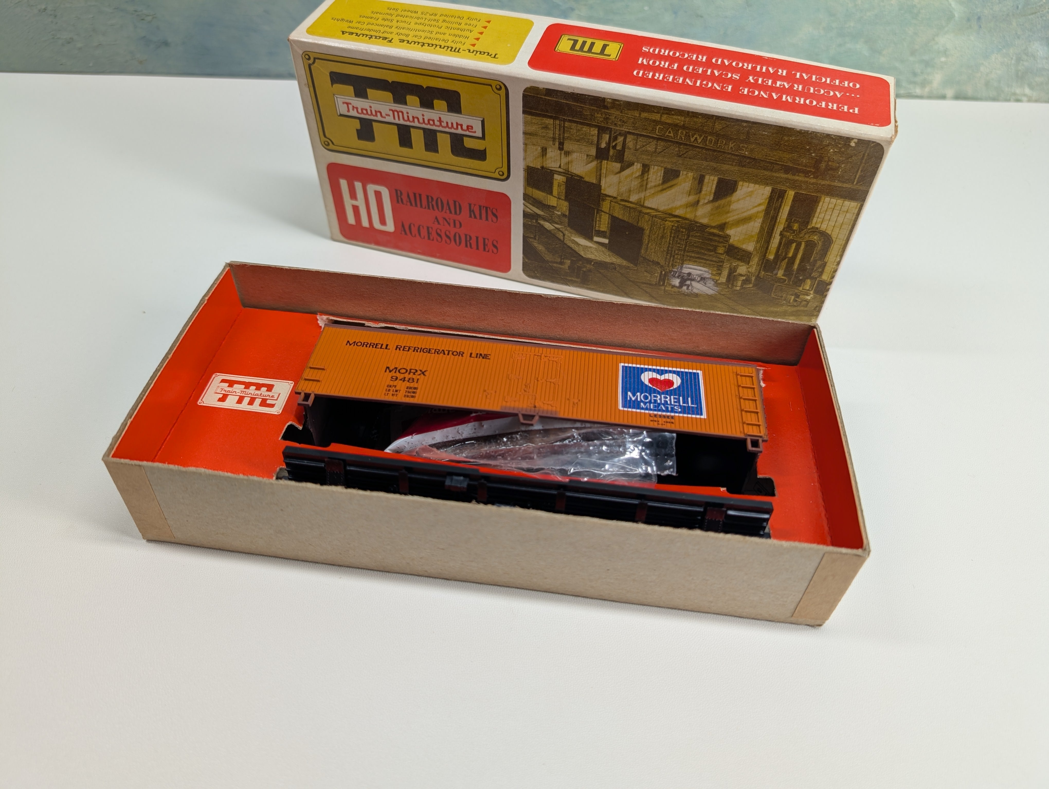 USED TRAIN MINIATURE 8066 HO Scale Double Sheathed Reefer Box Car Morrell Meats MORX #9481 KIT