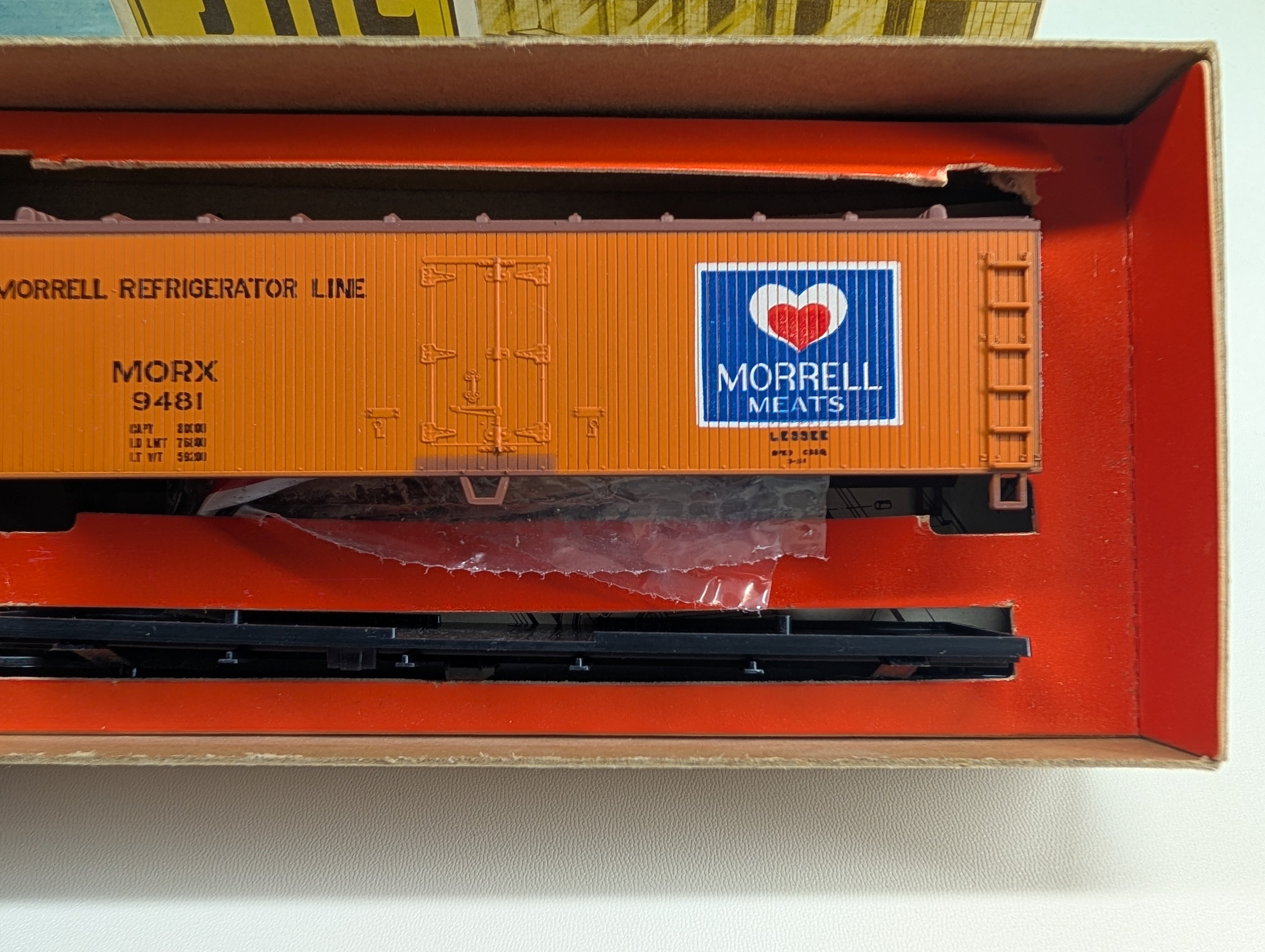 USED TRAIN MINIATURE 8066 HO Scale Double Sheathed Reefer Box Car Morrell Meats MORX #9481 KIT
