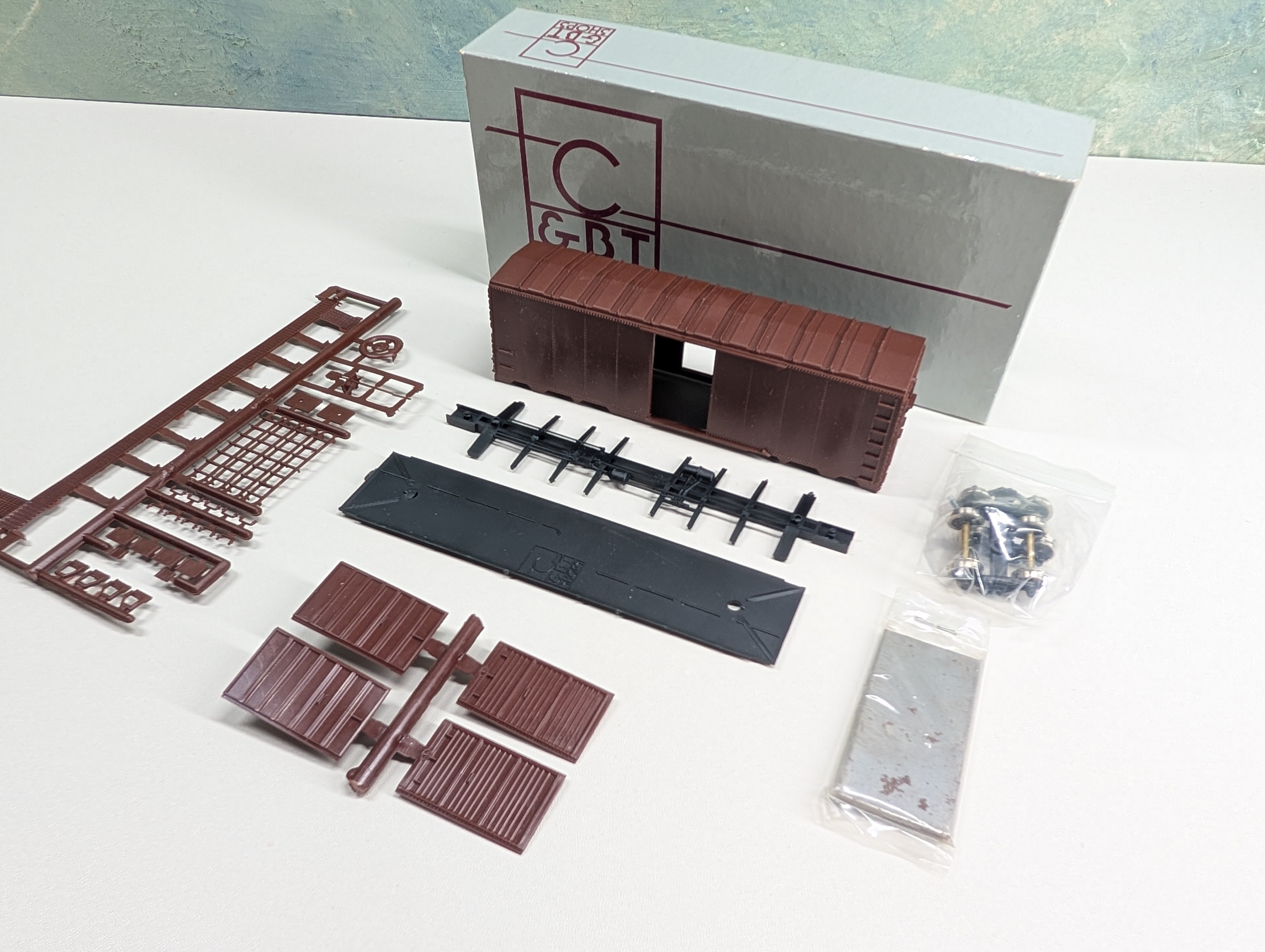 USED C&BT SHOPS #0100 HO Scale 1944 AAR 40' Box Car - Undecorated KIT