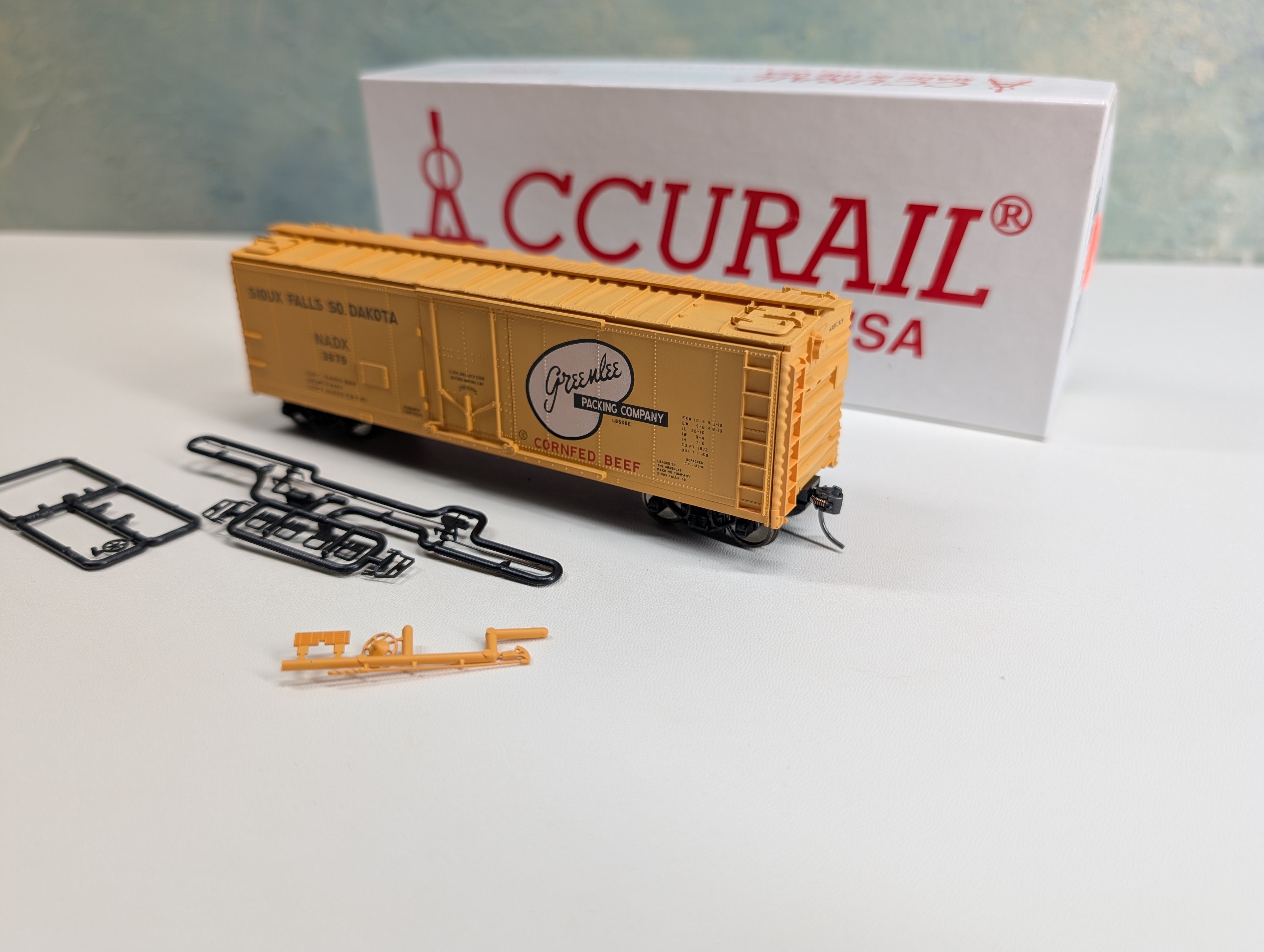 USED Accurail 8525 HO Scale 40' Plug Door Steel Reefer Greenlee Packing NADX #3879 Sioux Falls SO. Dakota, Metal Wheels