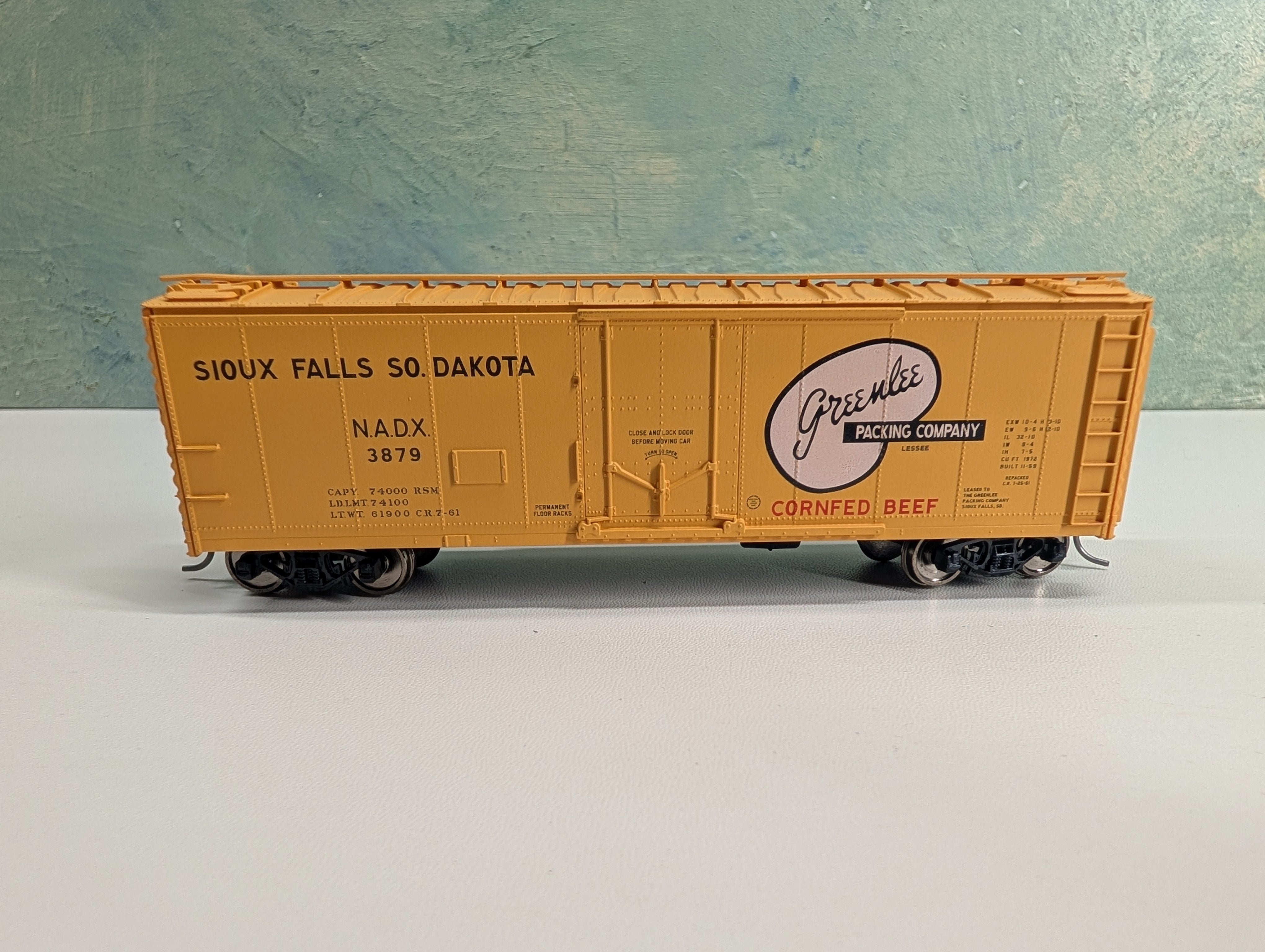 USED Accurail 8525 HO Scale 40' Plug Door Steel Reefer Greenlee Packing NADX #3879 Sioux Falls SO. Dakota, Metal Wheels