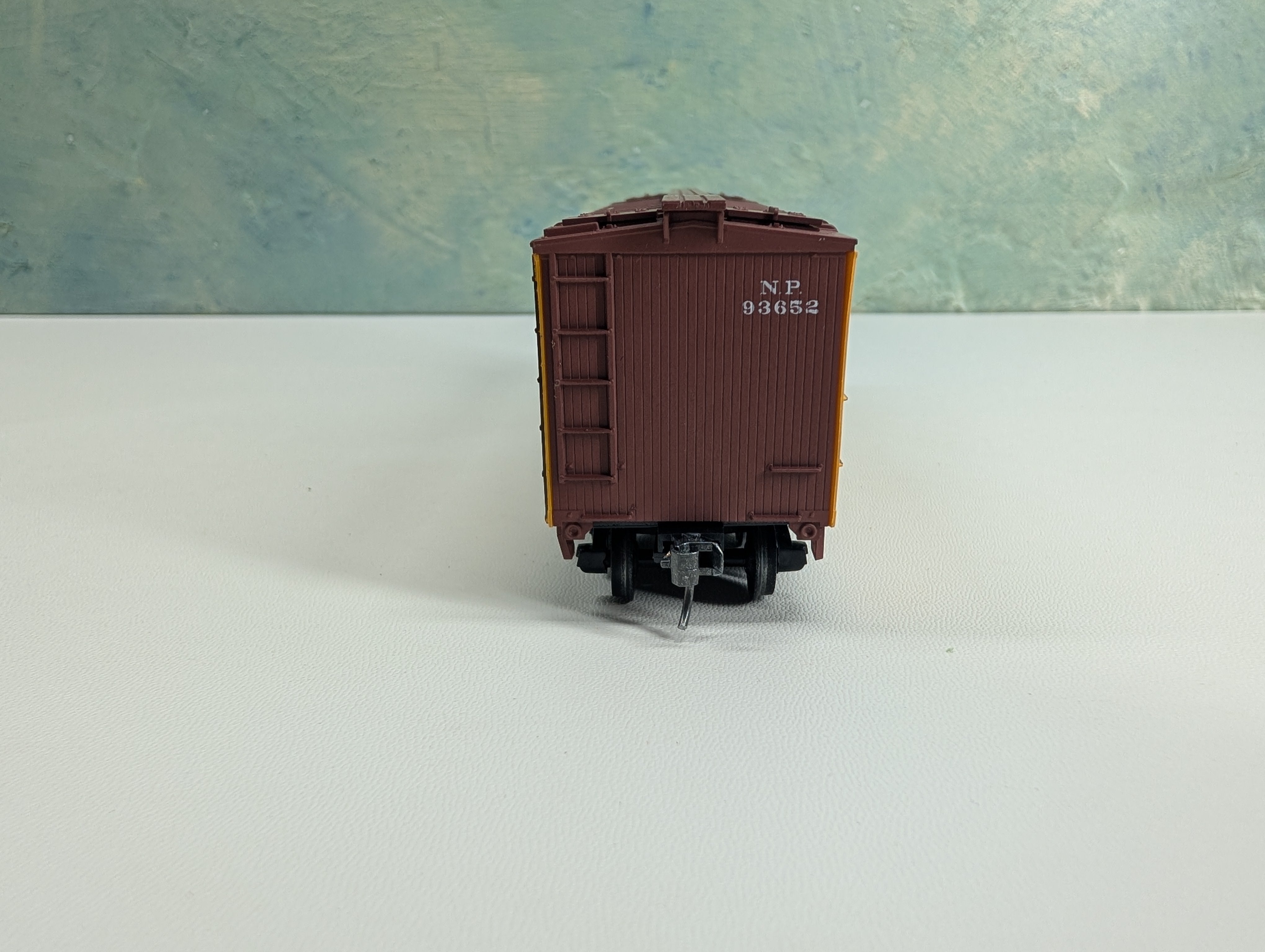 USED Accurail 81442 HO Scale 40' Wood Refrigerator Box Car Northern Pacific #93652 Metal Wheels