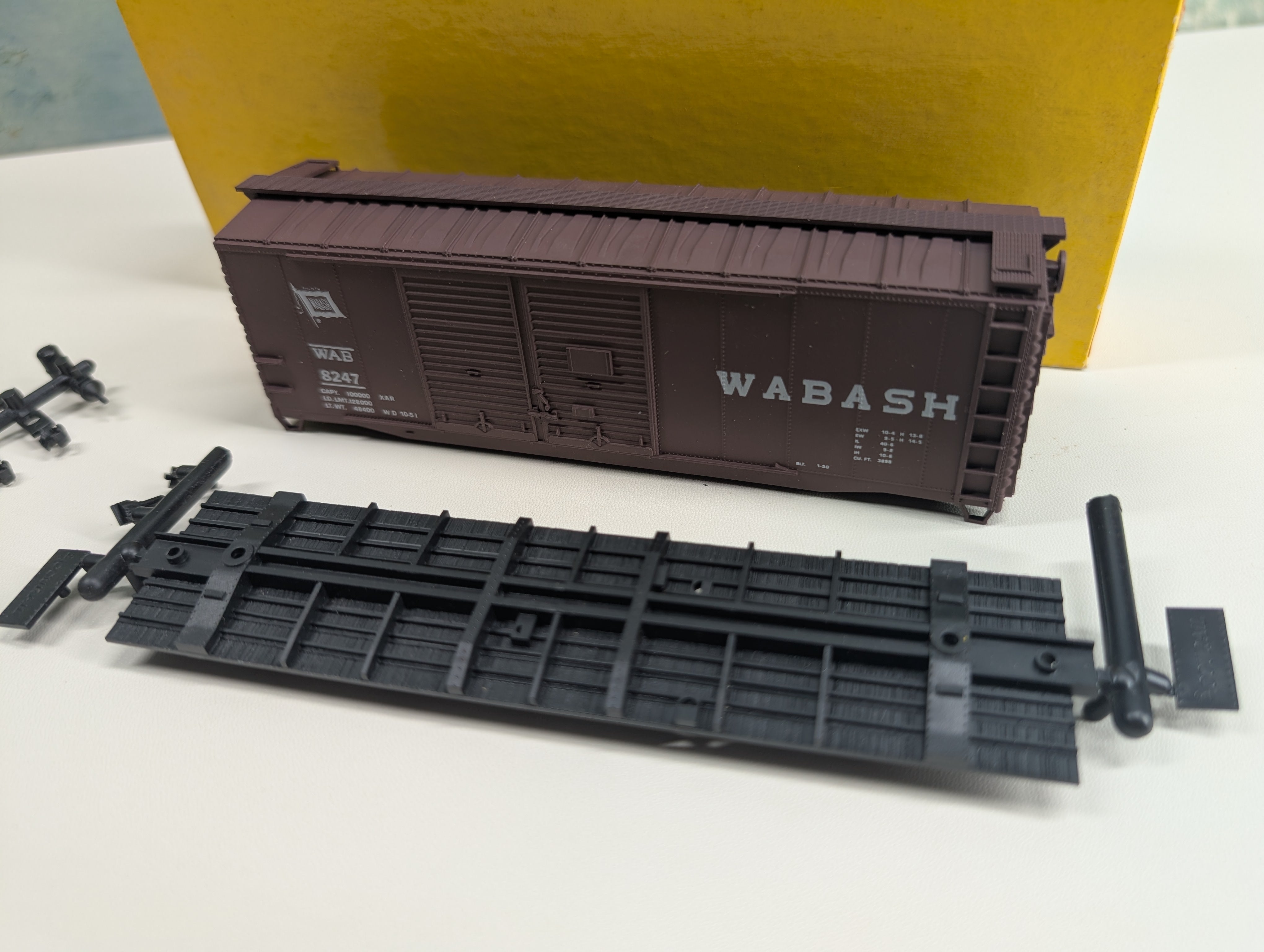 USED Accurail 3011 HO Scale 40' DD Steel Box Car Wabash WAB #8247 KIT