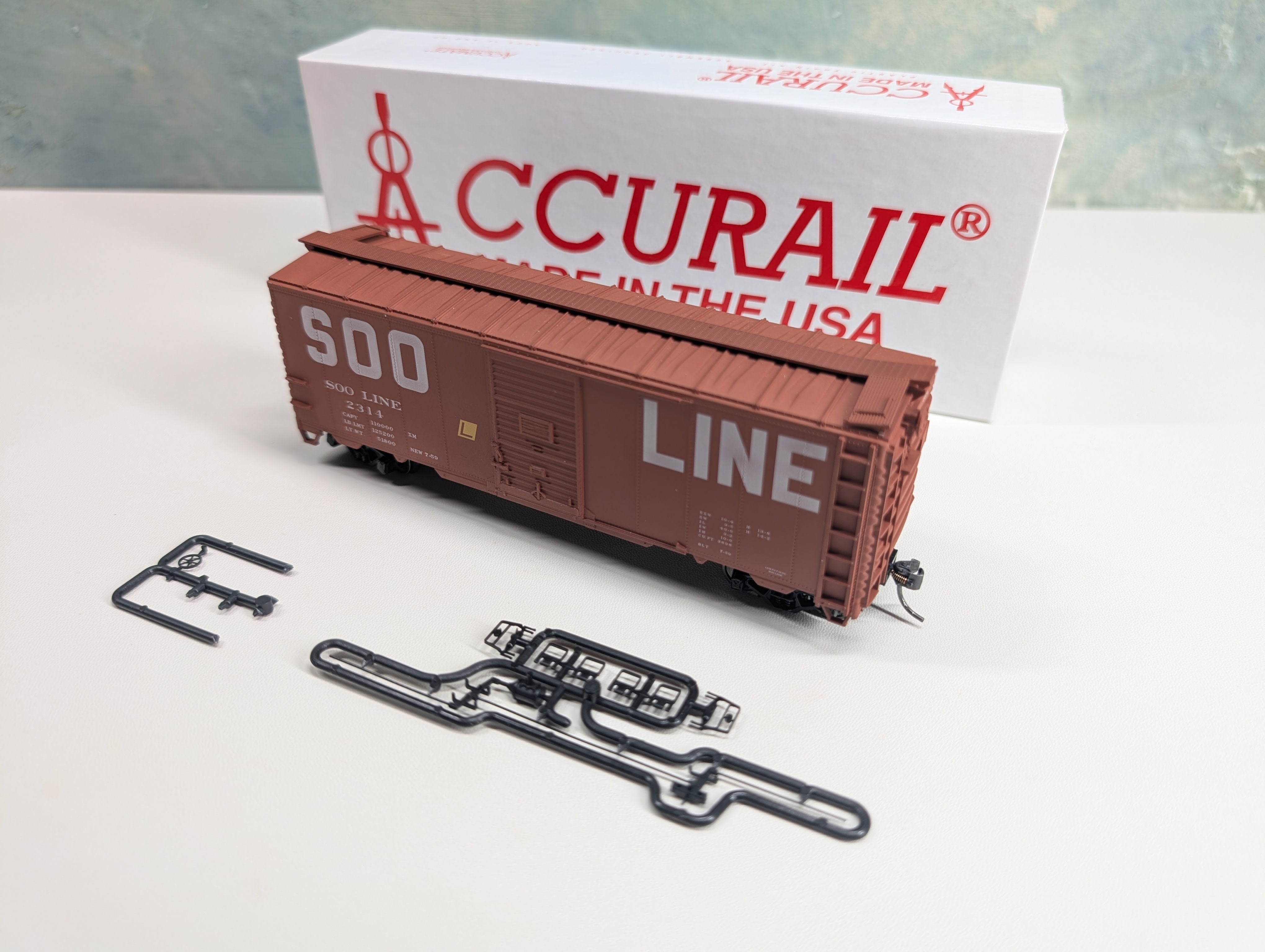 USED Accurail 35619 HO Scale 40' Riveted Steel Box Car SOO Line #2314 Metal Wheels
