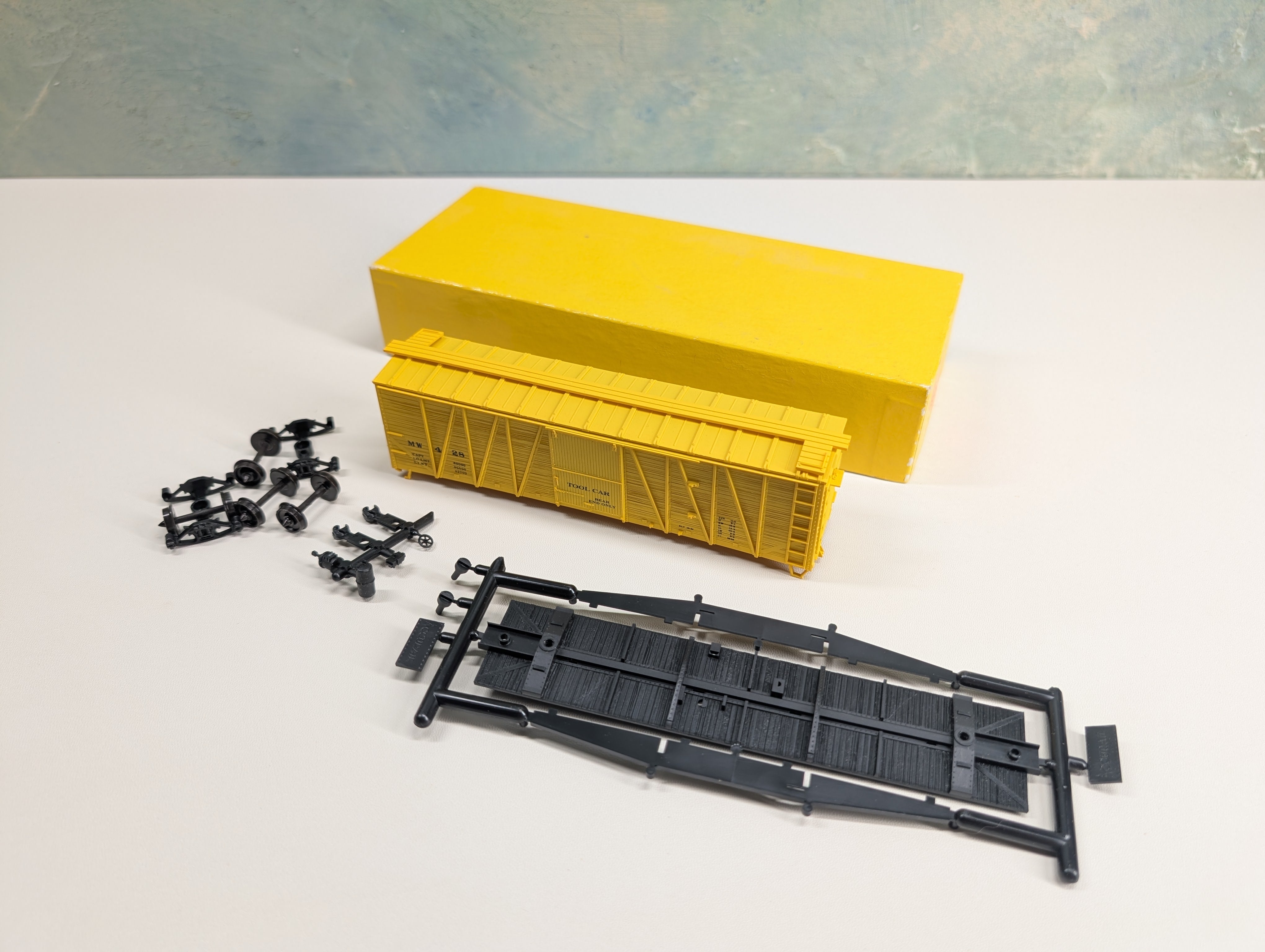 USED Accurail 4284 HO Scale 40' OB Box Car w/ Steel Ends MOW MW #428 KIT
