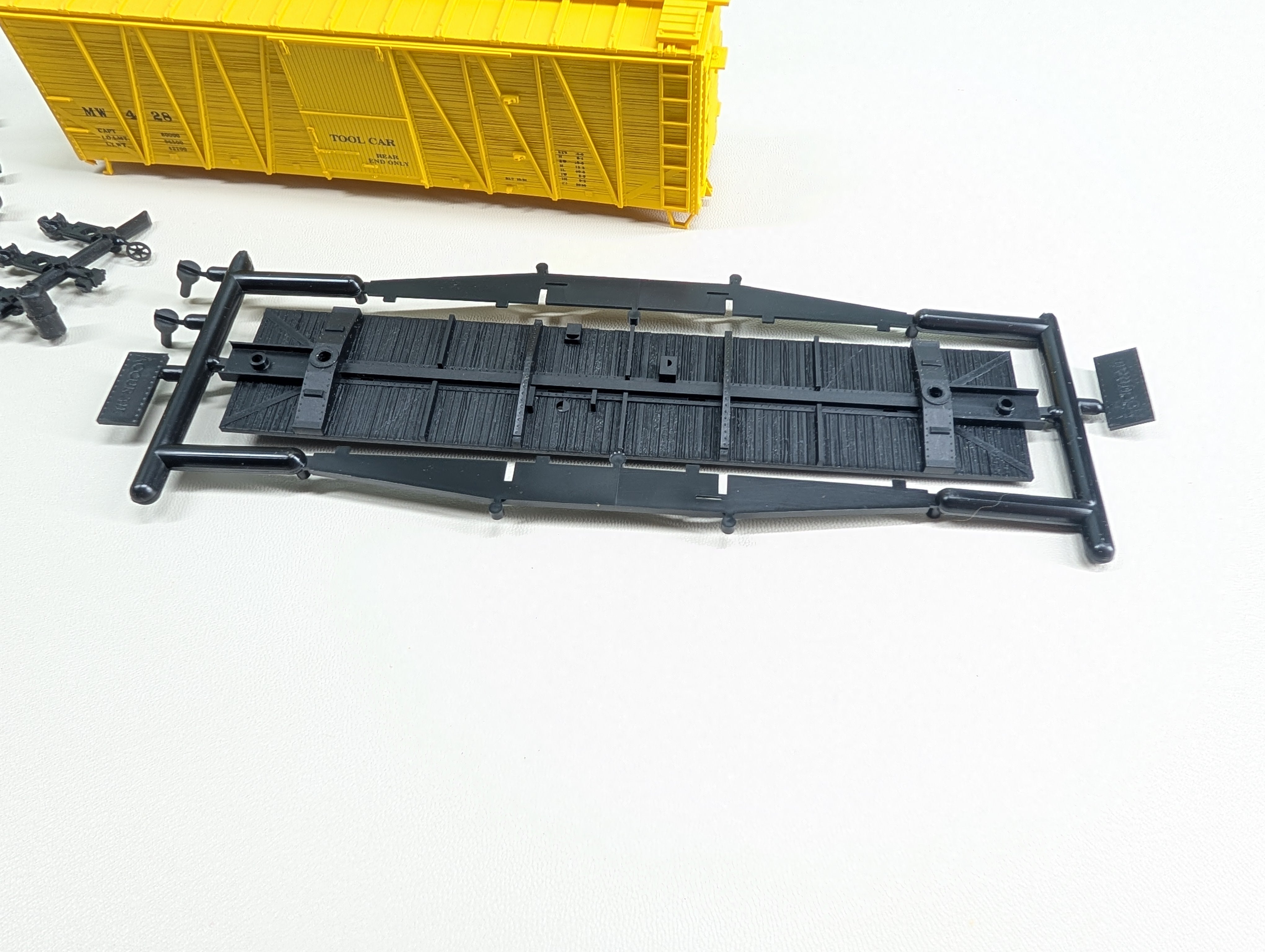 USED Accurail 4284 HO Scale 40' OB Box Car w/ Steel Ends MOW MW #428 KIT