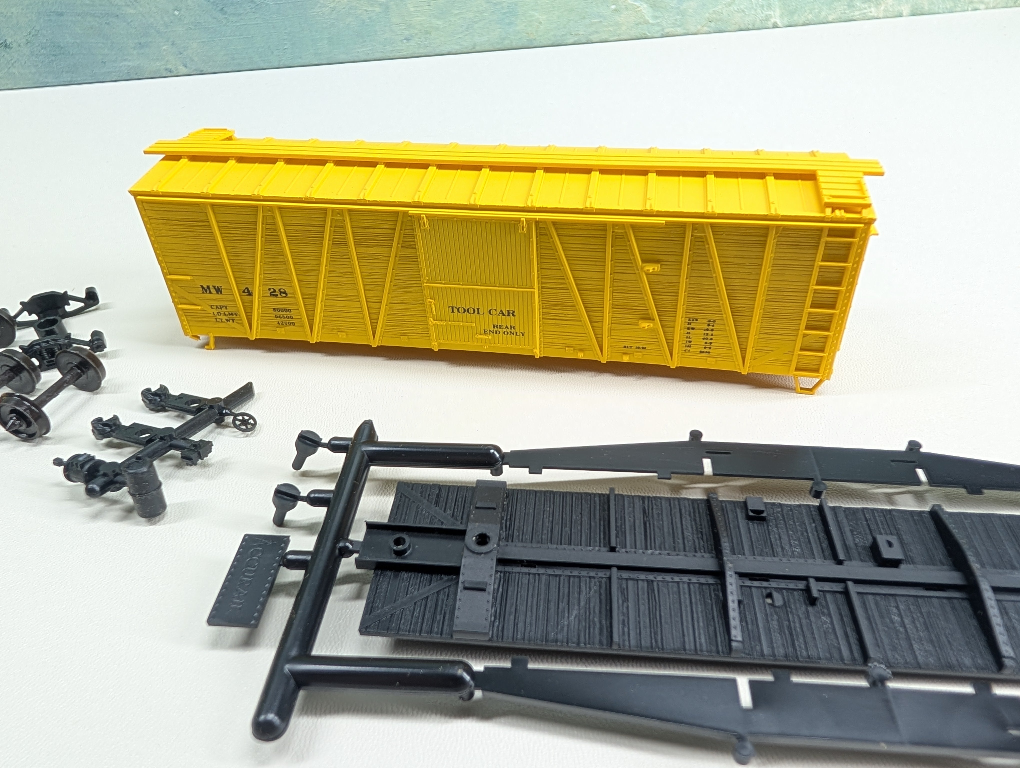 USED Accurail 4284 HO Scale 40' OB Box Car w/ Steel Ends MOW MW #428 KIT