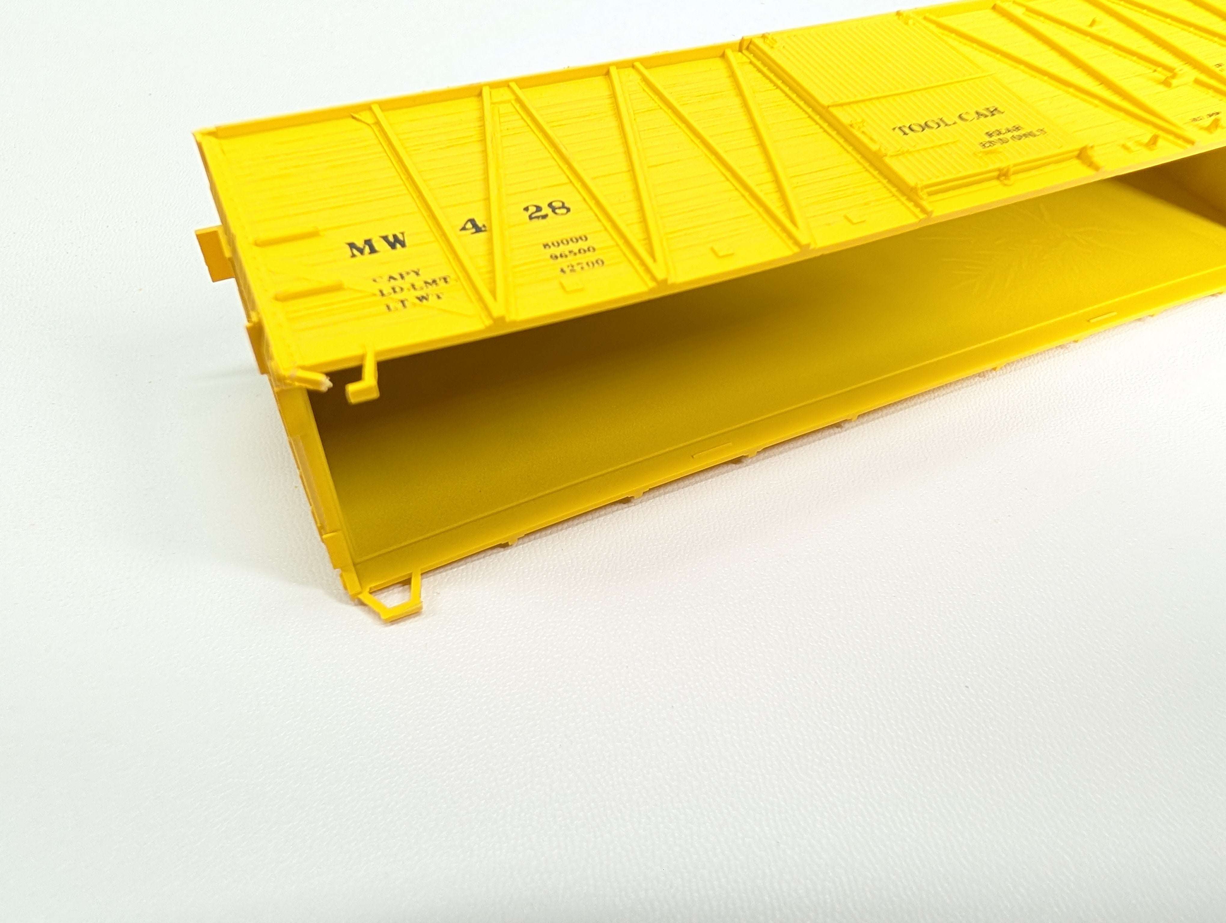 USED Accurail 4284 HO Scale 40' OB Box Car w/ Steel Ends MOW MW #428 KIT