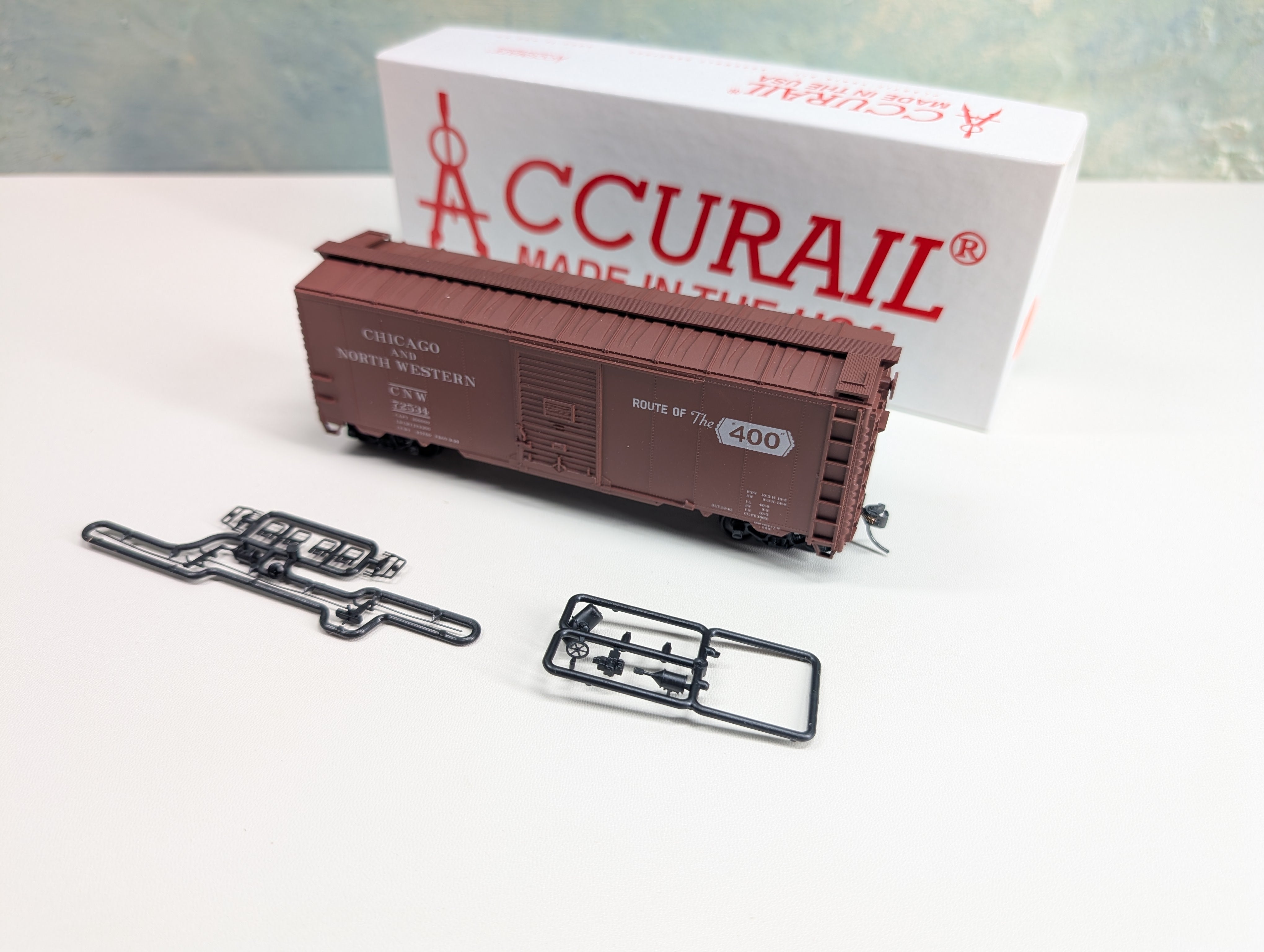 USED Accurail 3551 HO Scale 40' SD Riveted Steel Box Car Chicago & North Western CNW #72534 Metal Wheels