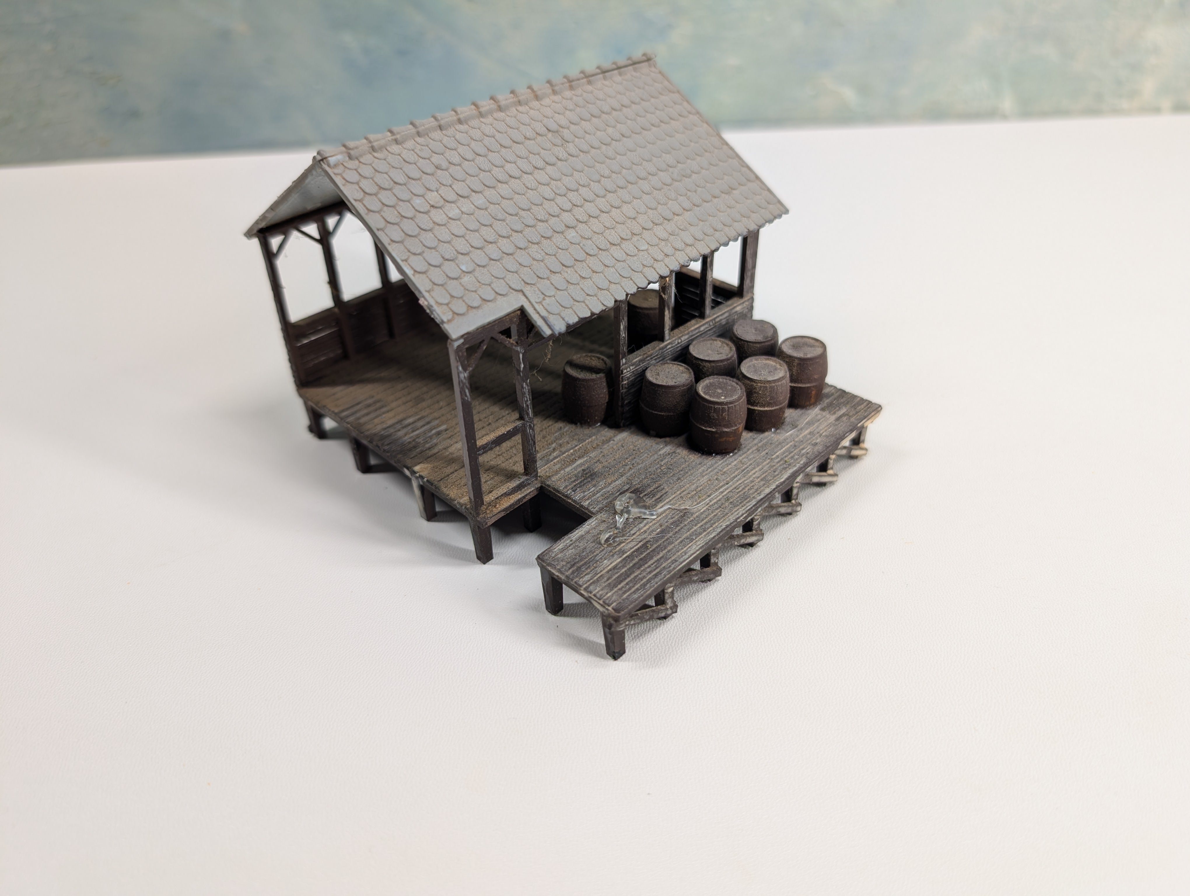 USED HO Scale Raised Old Time Warehouse w/ Barrels