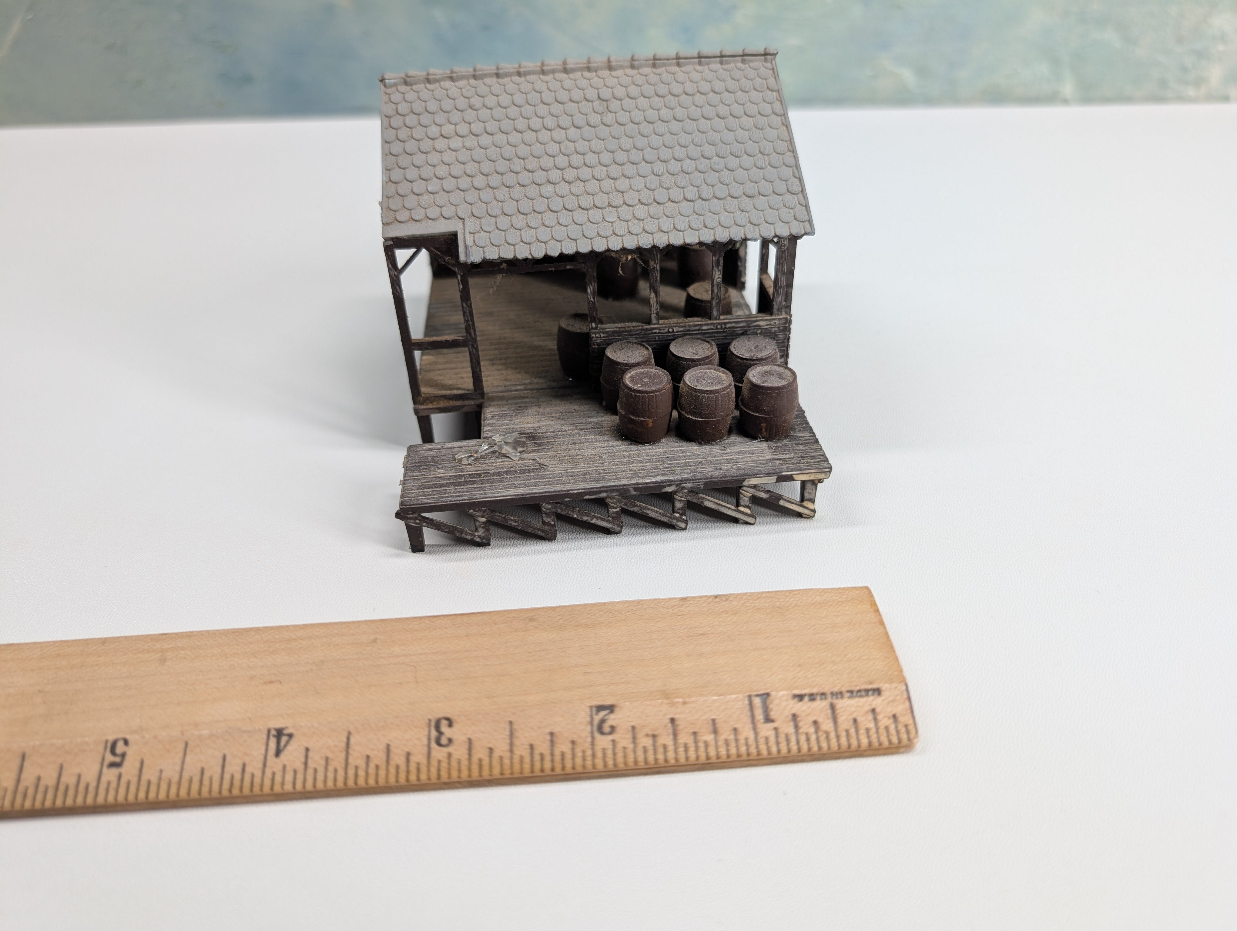 USED HO Scale Raised Old Time Warehouse w/ Barrels