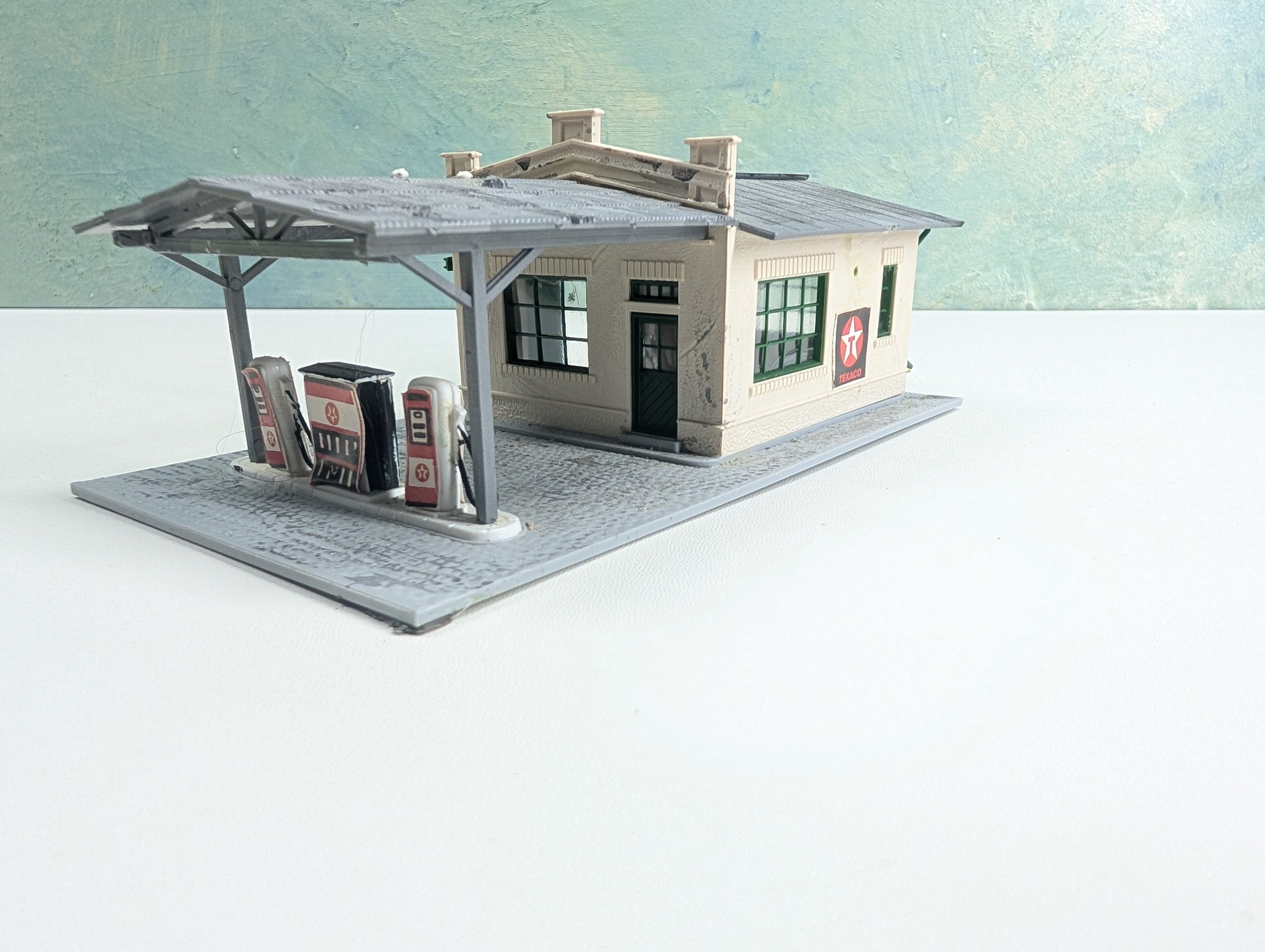 USED Pola HO Scale Service Station, Texaco