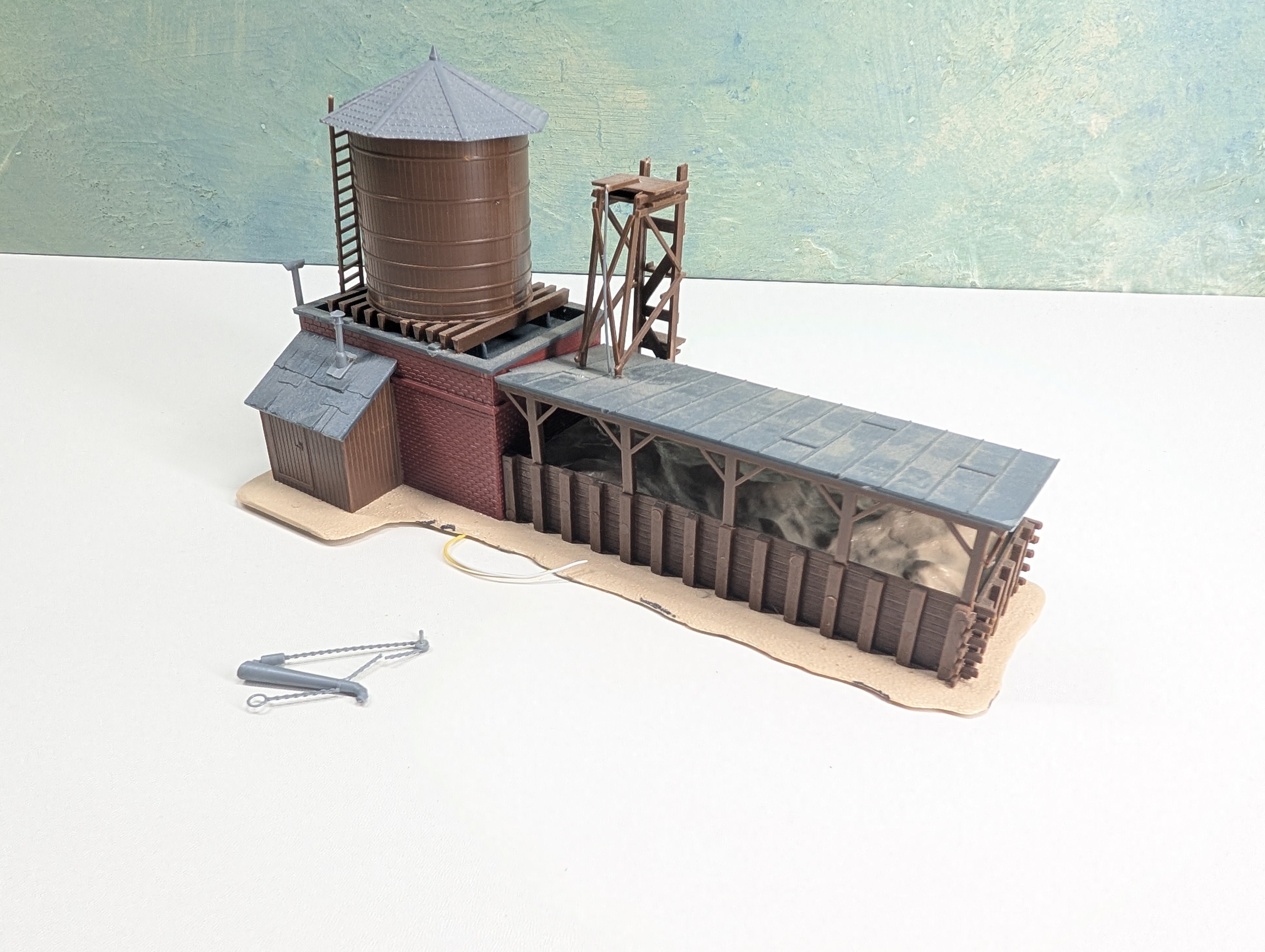 USED Pola HO Scale Sand House w/ Water Tower