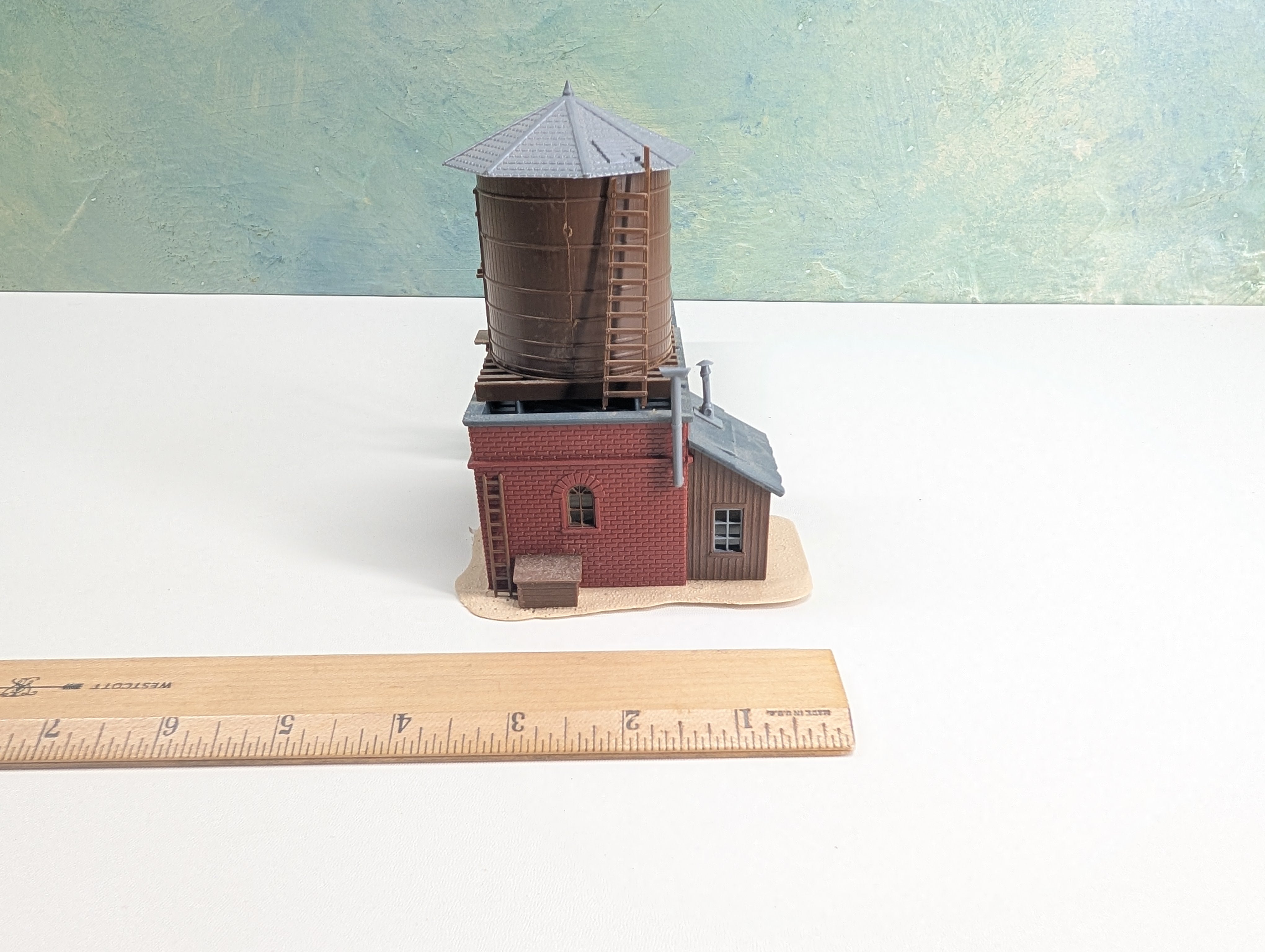USED Pola HO Scale Sand House w/ Water Tower
