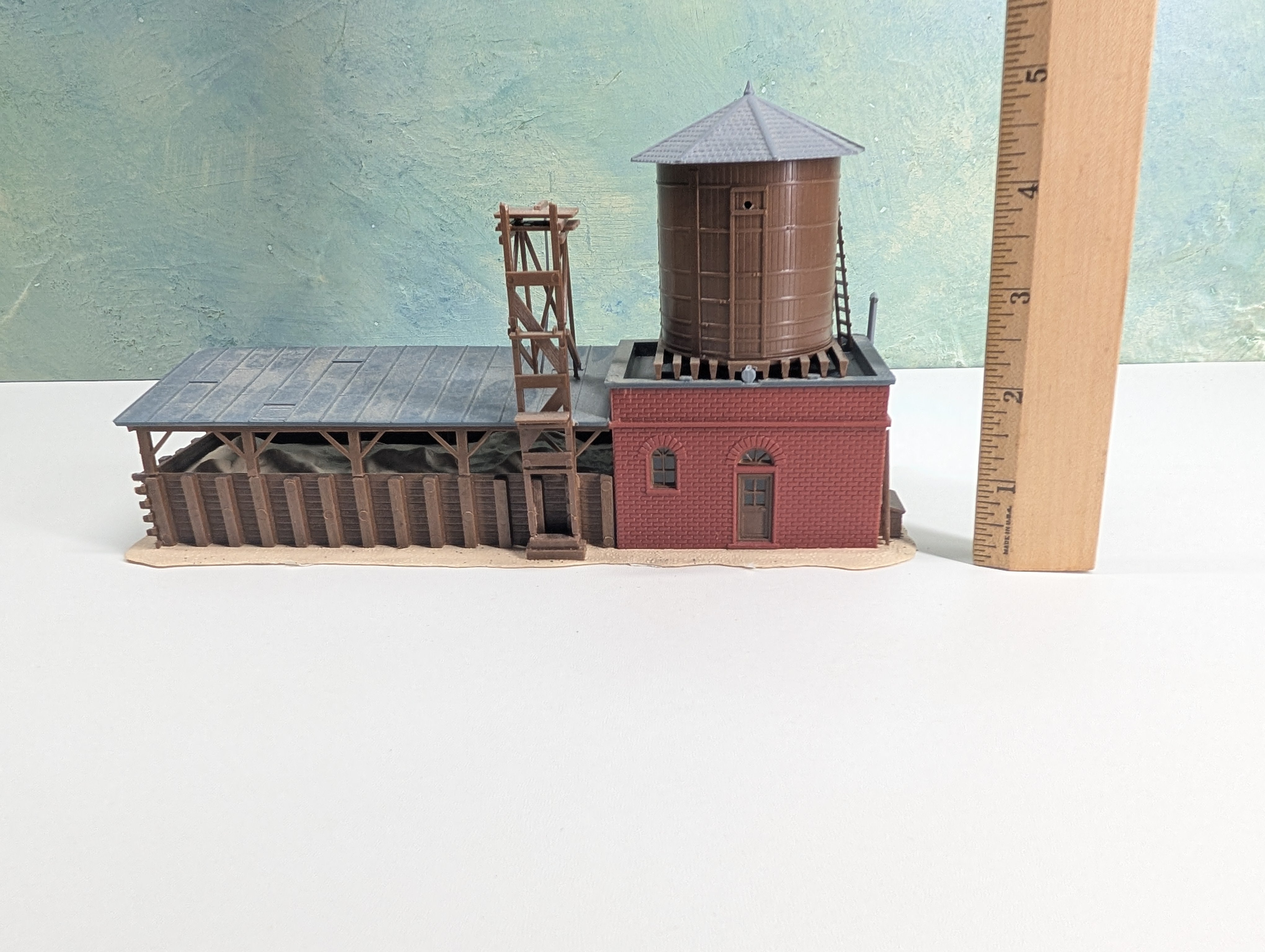 USED Pola HO Scale Sand House w/ Water Tower