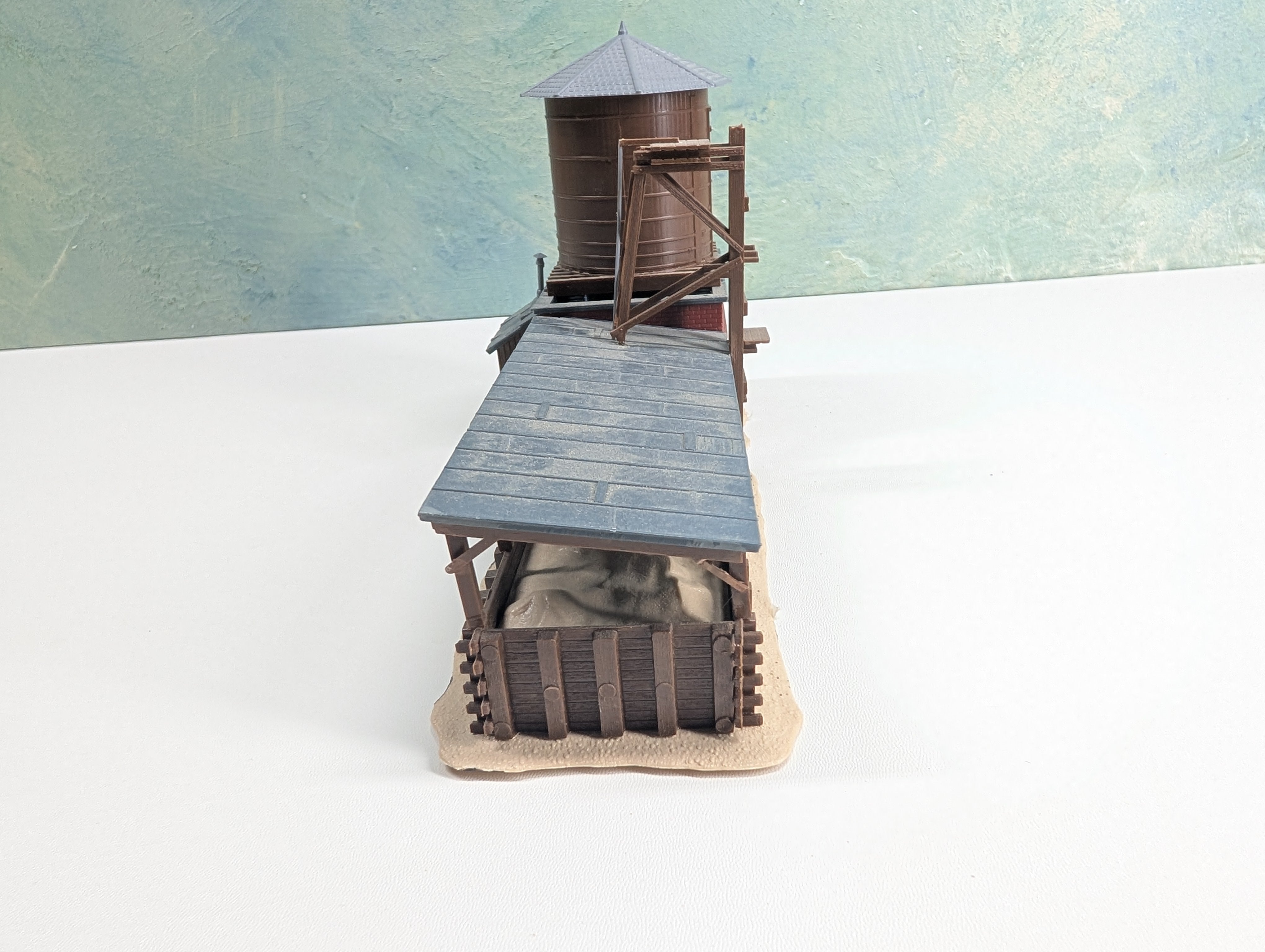 USED Pola HO Scale Sand House w/ Water Tower