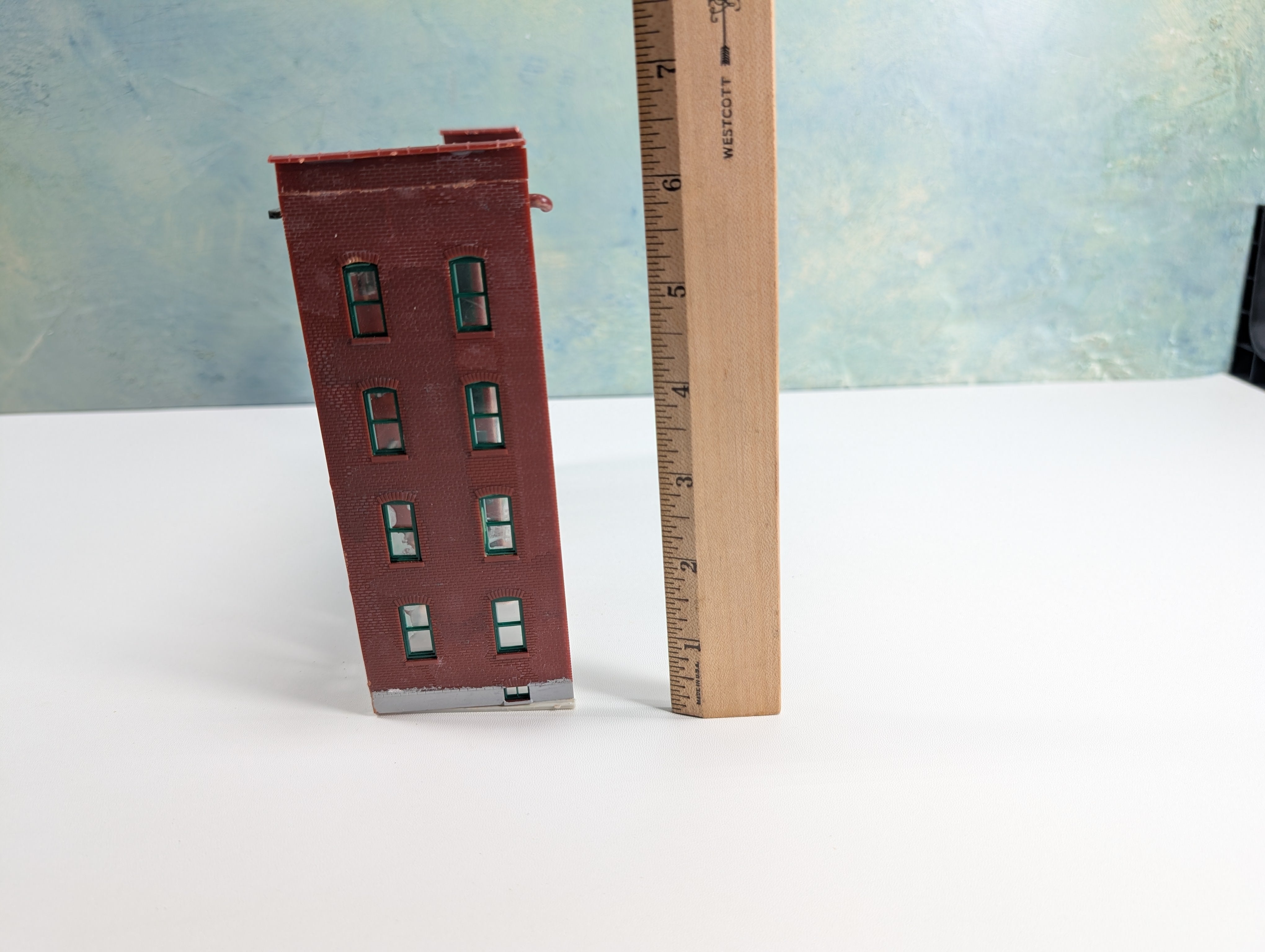 USED Walthers HO Scale Red Brick Parkview Terrace Apartment "Wall" Building, Backdrop Building, Background