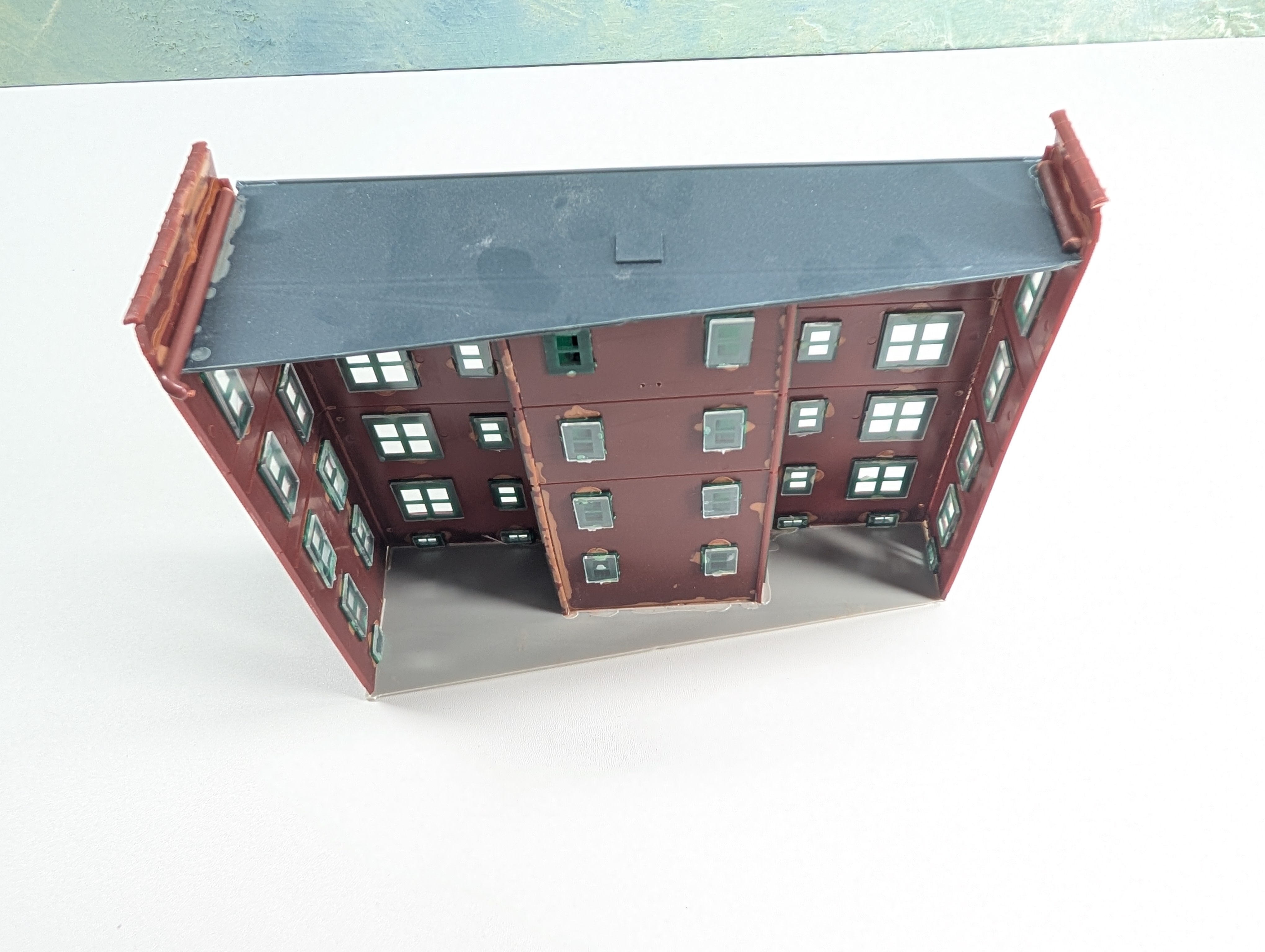 USED Walthers HO Scale Red Brick Parkview Terrace Apartment "Wall" Building, Backdrop Building, Background