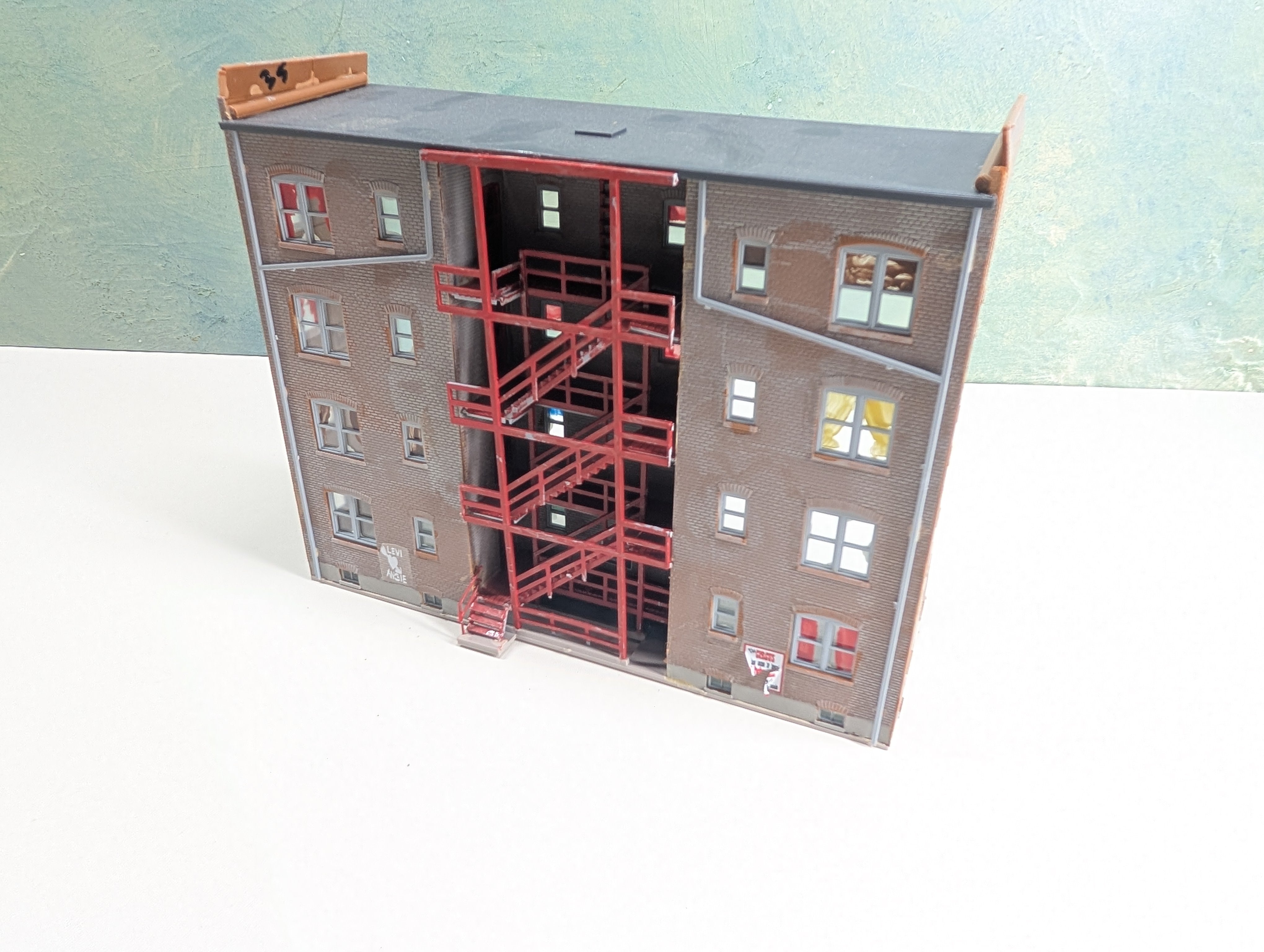 USED Walthers HO Scale Brown Brick Parkview Terrace Apartment "Wall" Building, Backdrop Building, Background