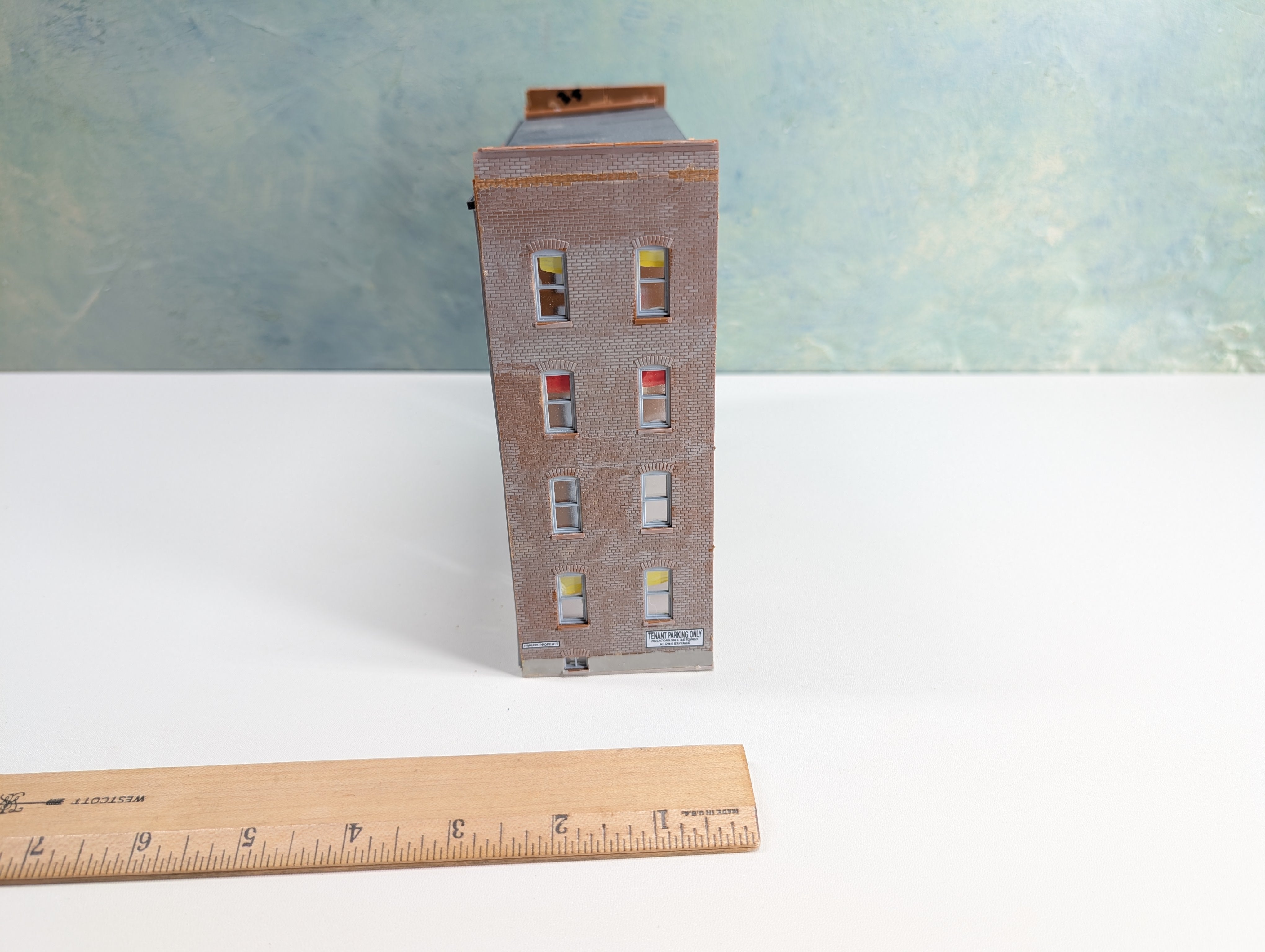 USED Walthers HO Scale Brown Brick Parkview Terrace Apartment "Wall" Building, Backdrop Building, Background