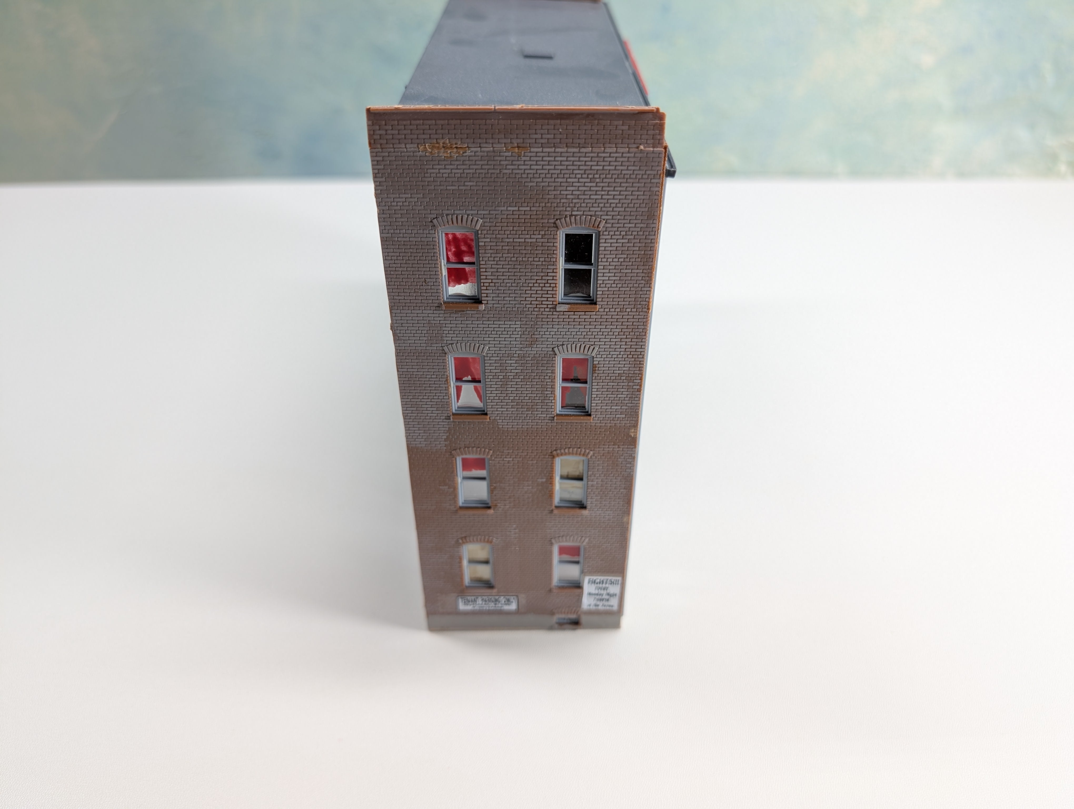 USED Walthers HO Scale Brown Brick Parkview Terrace Apartment "Wall" Building, Backdrop Building, Background