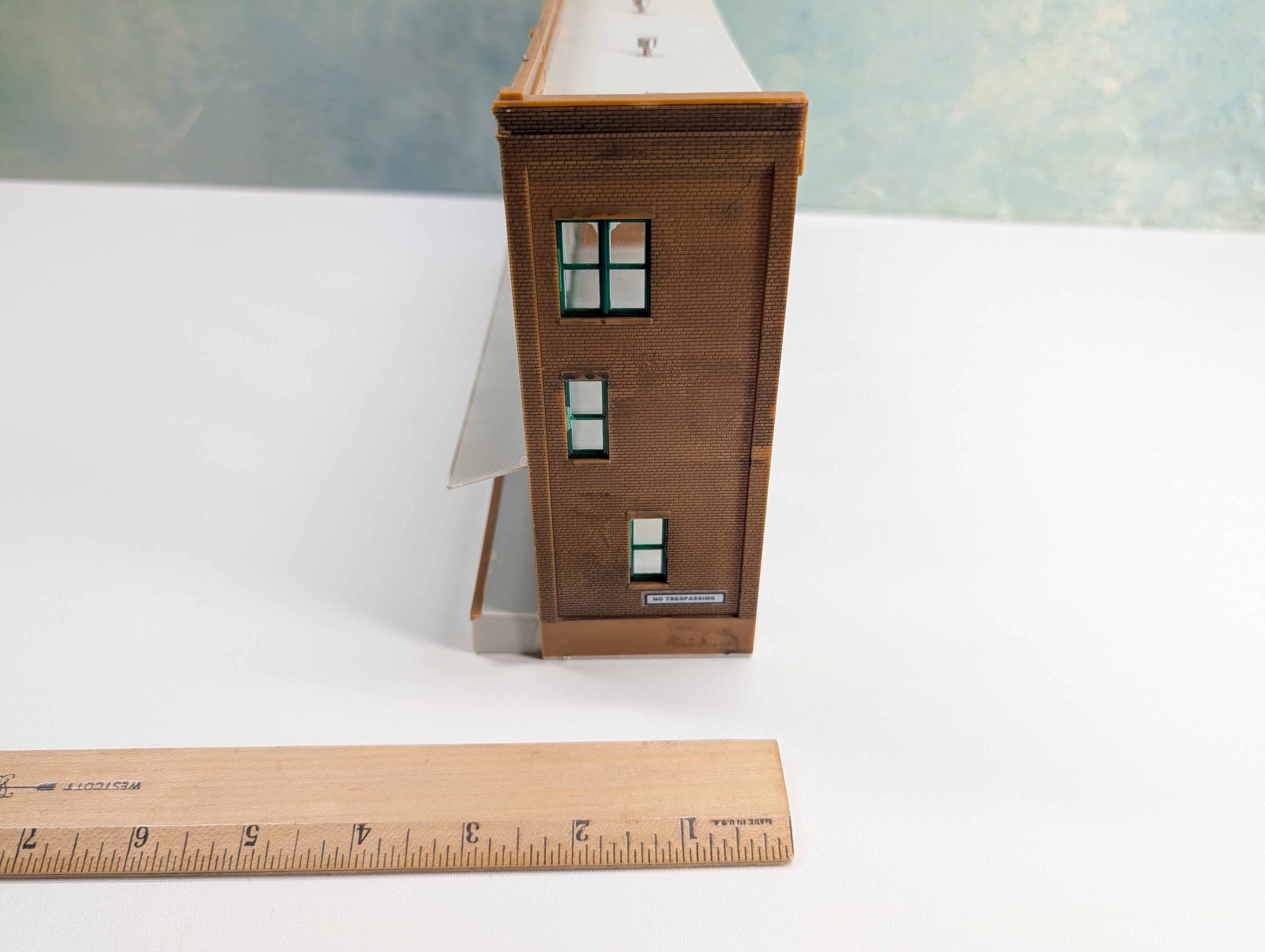 USED Walthers HO Scale Commissary Background Building, Freight Transfer Backdrop Building, "Wall" Building