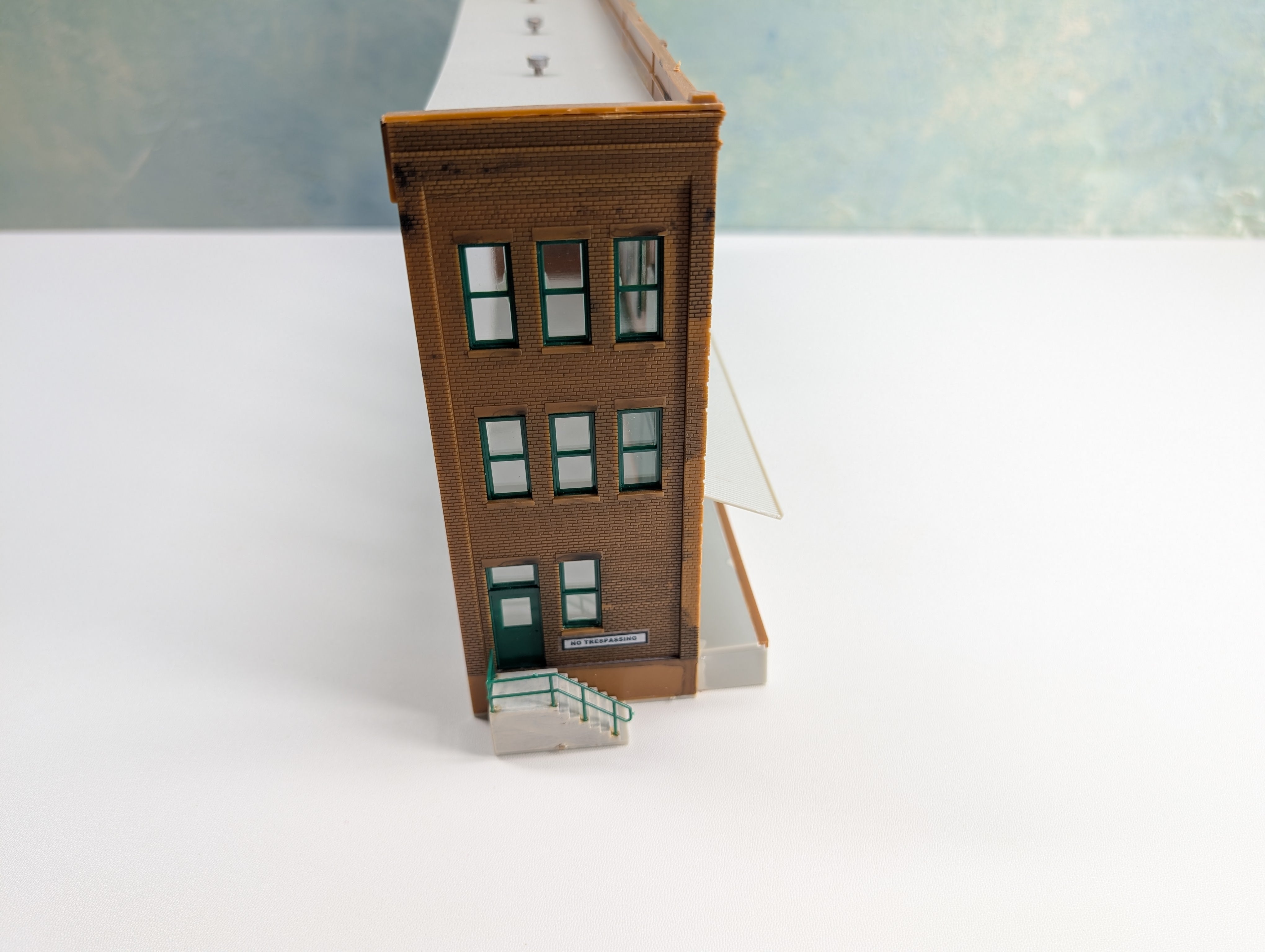 USED Walthers HO Scale Commissary Background Building, Freight Transfer Backdrop Building, "Wall" Building