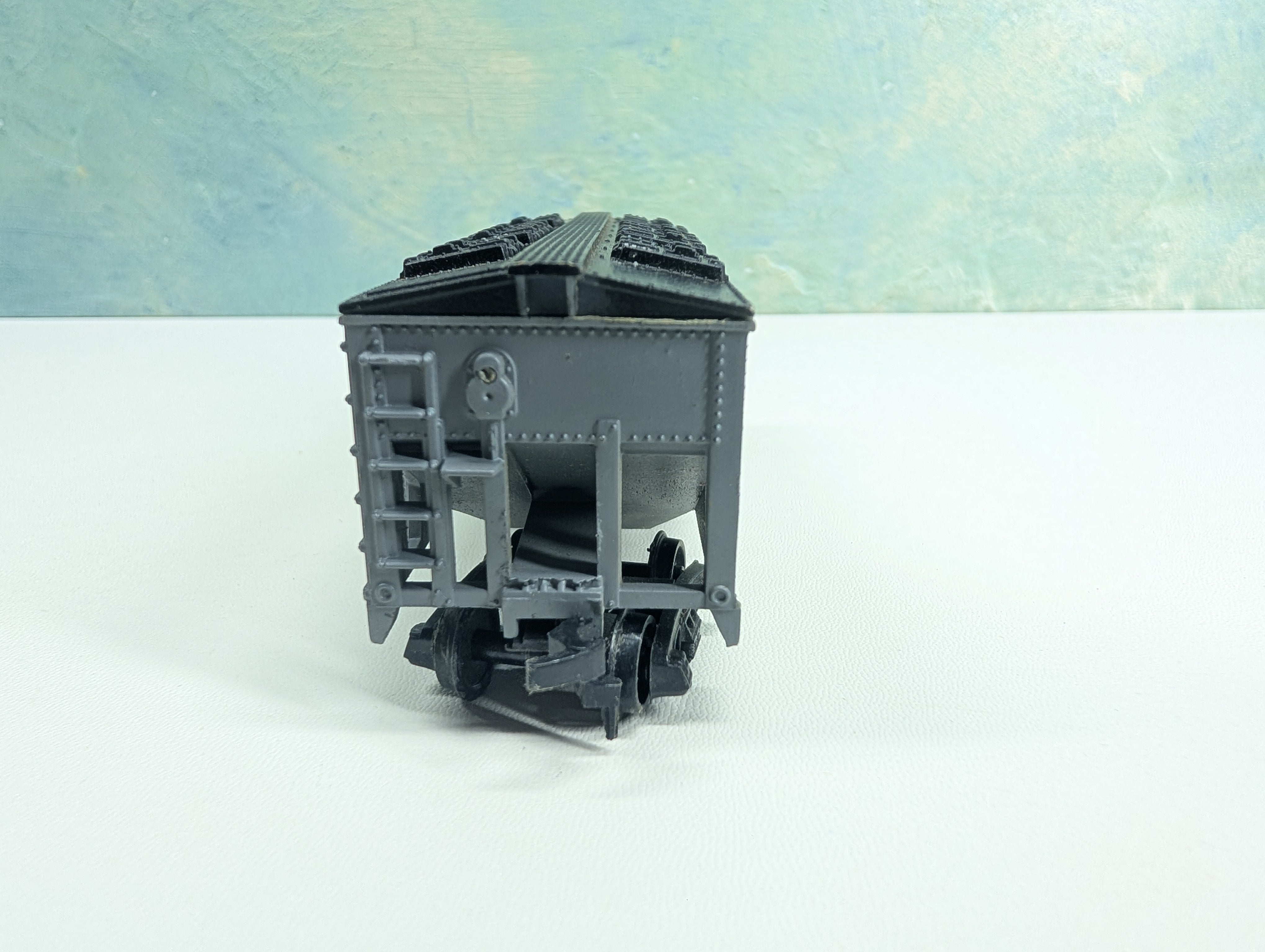 USED Varney HO Scale Covered 2 Bay Hopper Polyethylene DOW