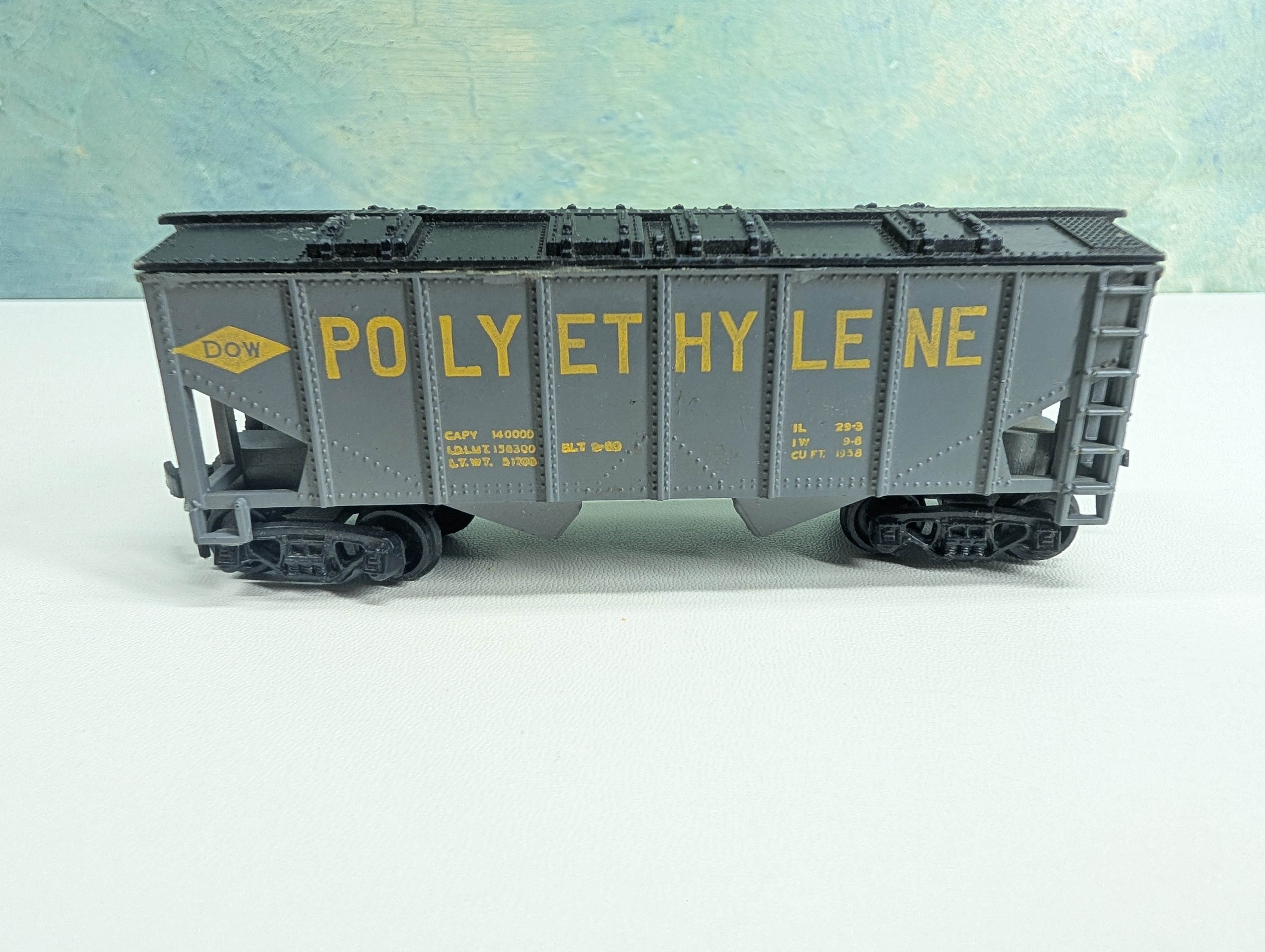 USED Varney HO Scale Covered 2 Bay Hopper Polyethylene DOW